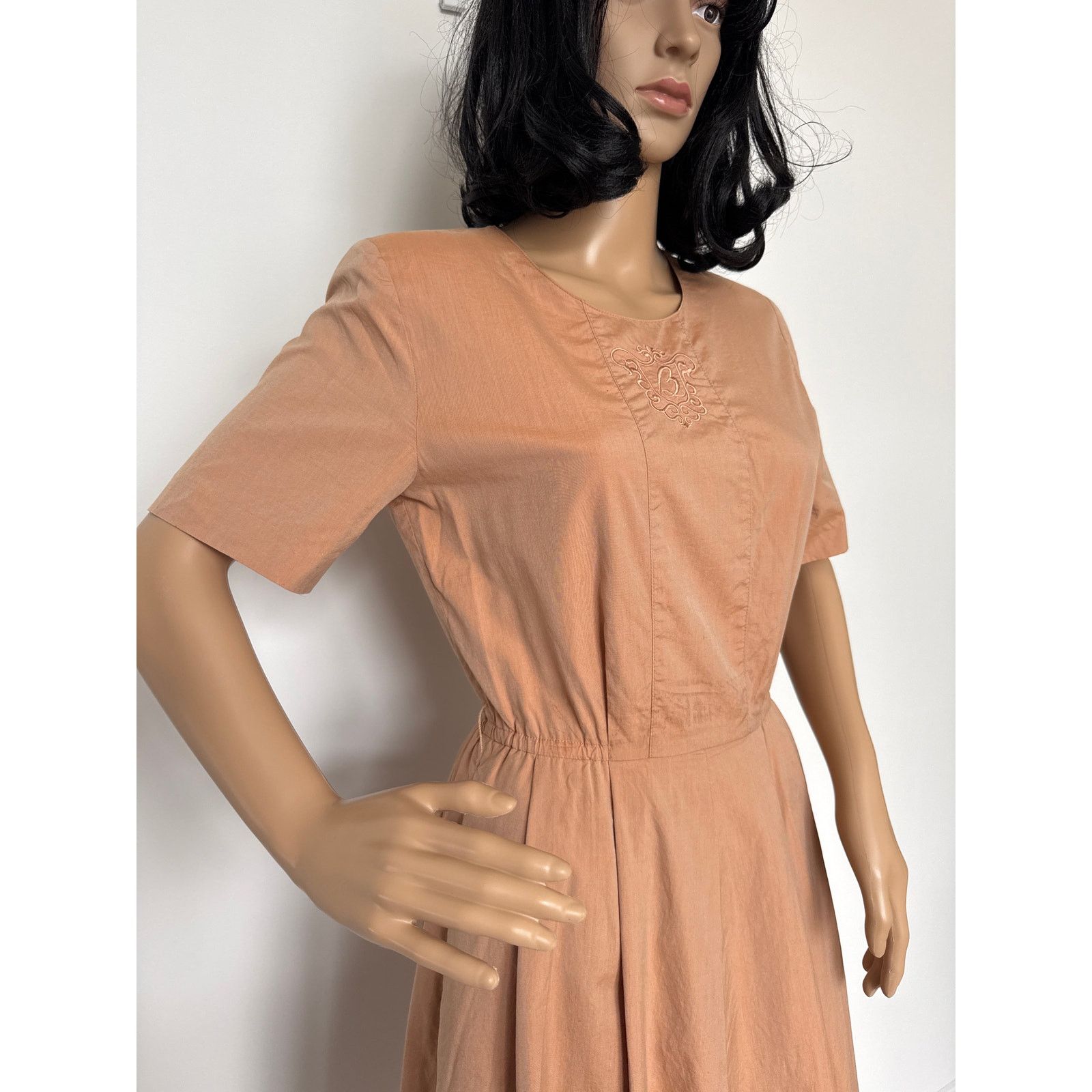 Burberry 70's Burberrys Tan day dress Embroidered Crest, size tab S Size S / US 4 / IT 40 - 8 Thumbnail