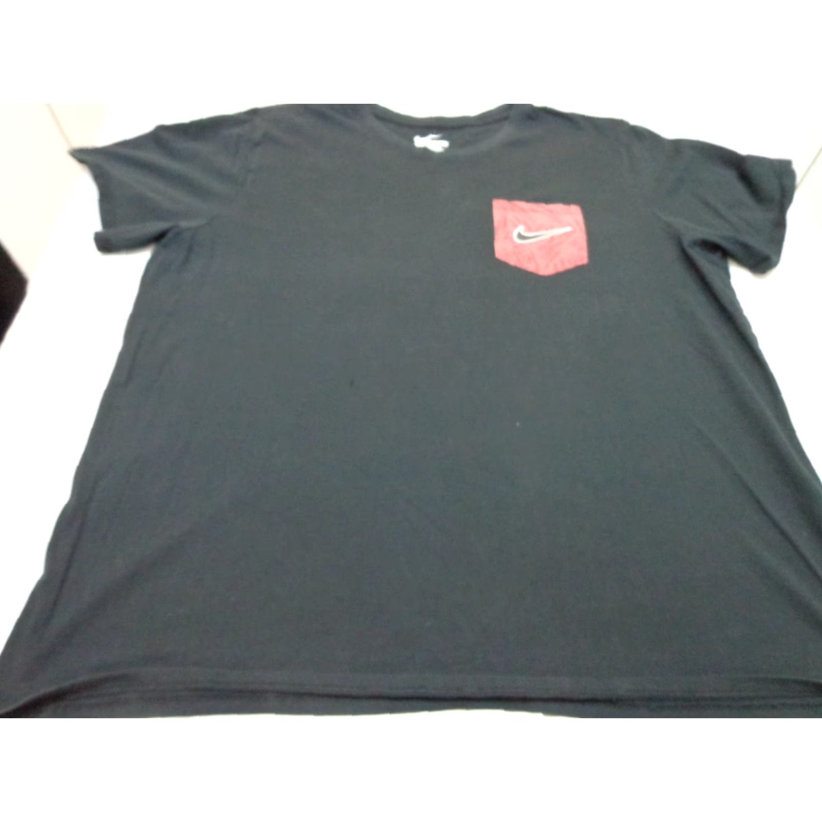Nike Nike Black T Shirt - Pocket 2XL Men Short Sleeve Athletic Cut Laser Focused on Pockets Size US XXL / EU 58 / 5 - 2 Thumbnail