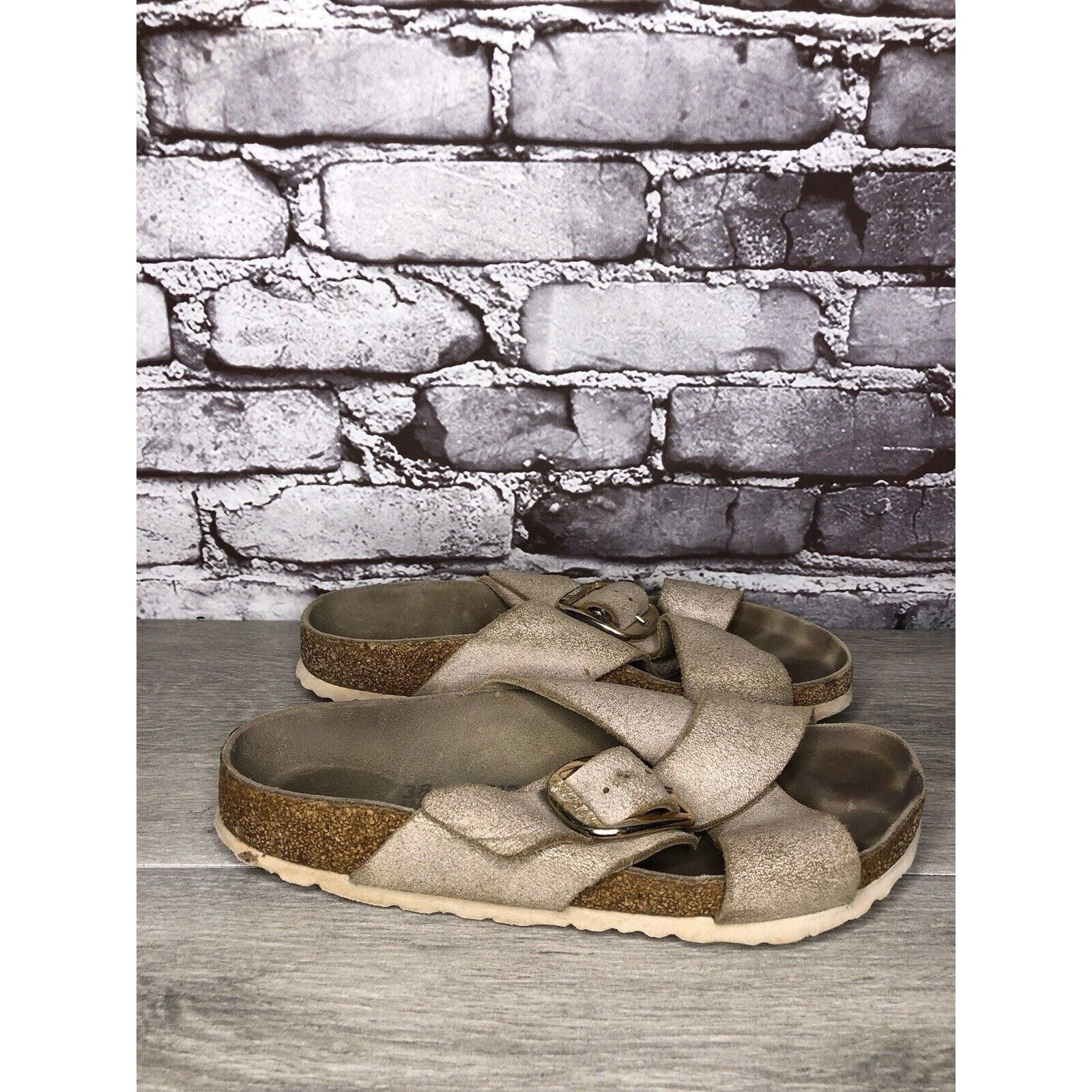 Birkenstock Birkenstock ARIZONA Beige Metallic Leather Strap Slides Sand Size US 7.5 / IT 37.5 - 3 Thumbnail