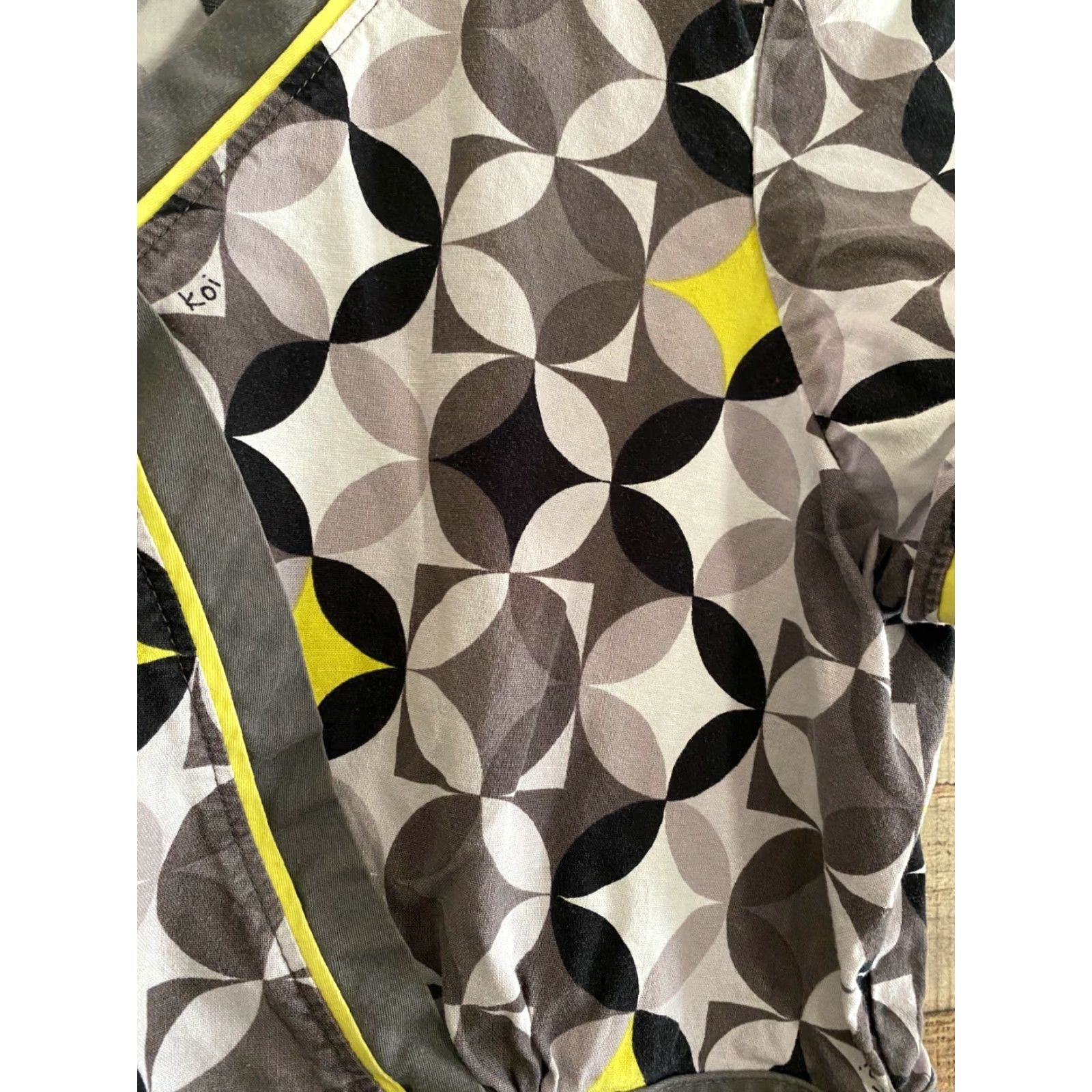Koio Koi by Kathy Peterson Scrub Top Women S Multi-Color Medical Dental Yellow Black White Shirt Size US S / EU 44-46 / 1 - 3 Thumbnail