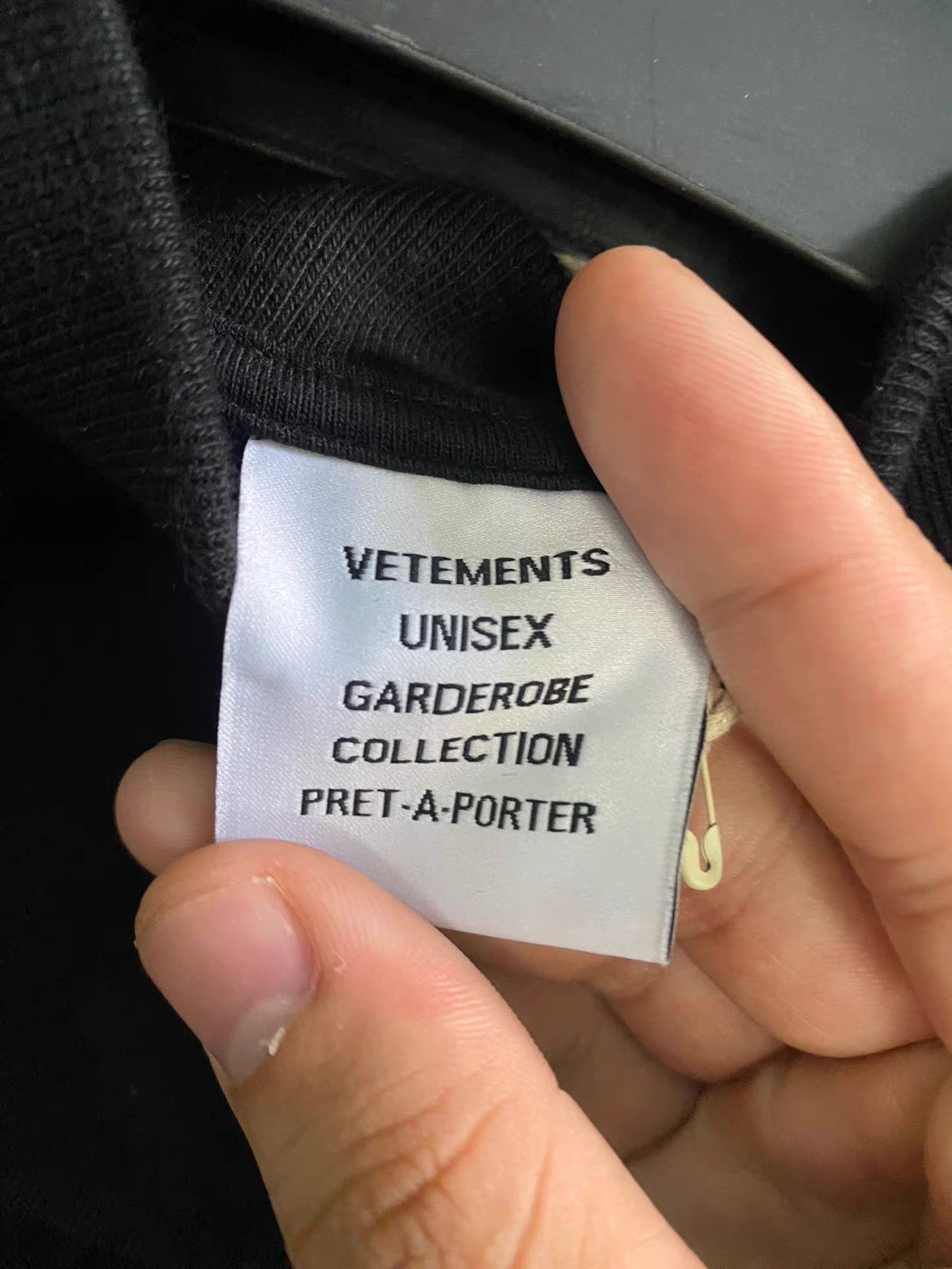 Vetements VETEMENTS Colorful Sanskrit Print Long Sleeve T-shirt Size US XS / EU 42 / 0 - 4 Thumbnail