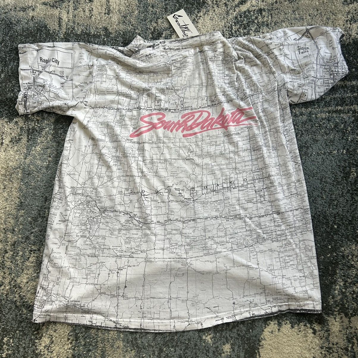 Vintage ACCORD SUPER HEAVY ALLOVER PRiNT SOUTH DAKOTA 90s SOUVENiR Size US XXL / EU 58 / 5 - 6 Thumbnail