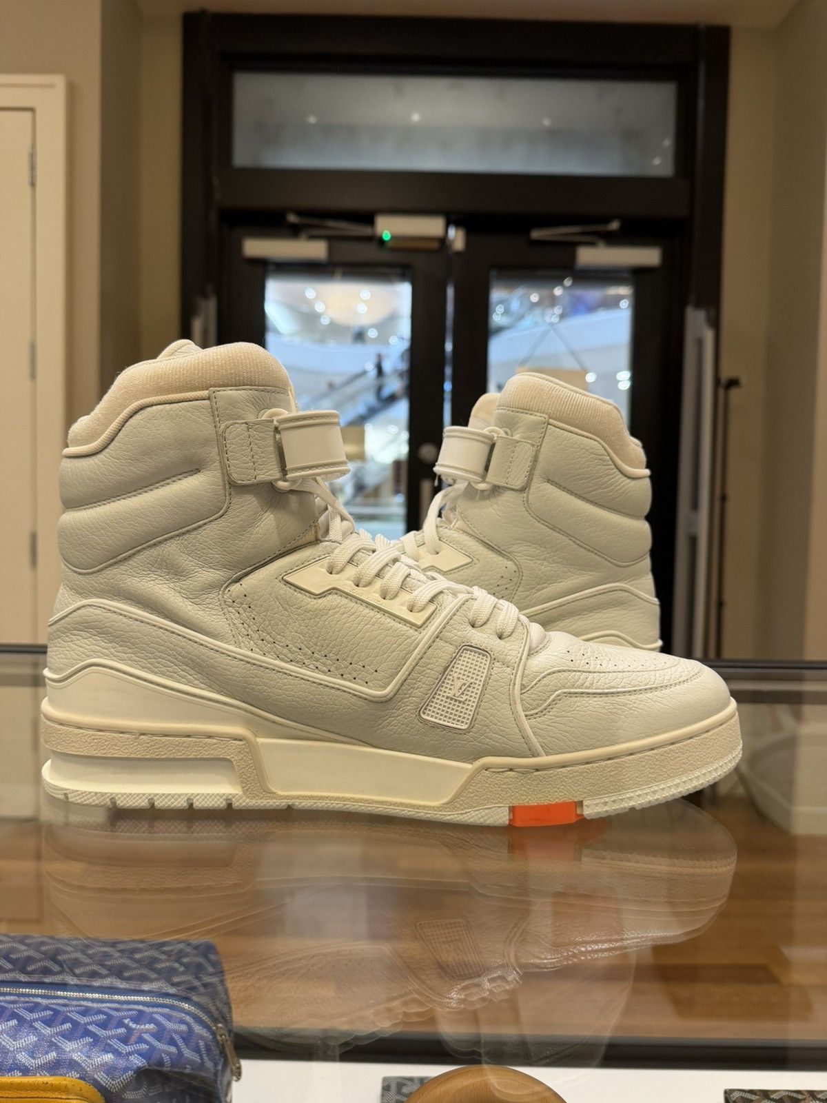 Louis Vuitton Louis Vuitton High Top Trainer Sneaker - White Size US 9.5 / EU 42-43 - 3 Thumbnail