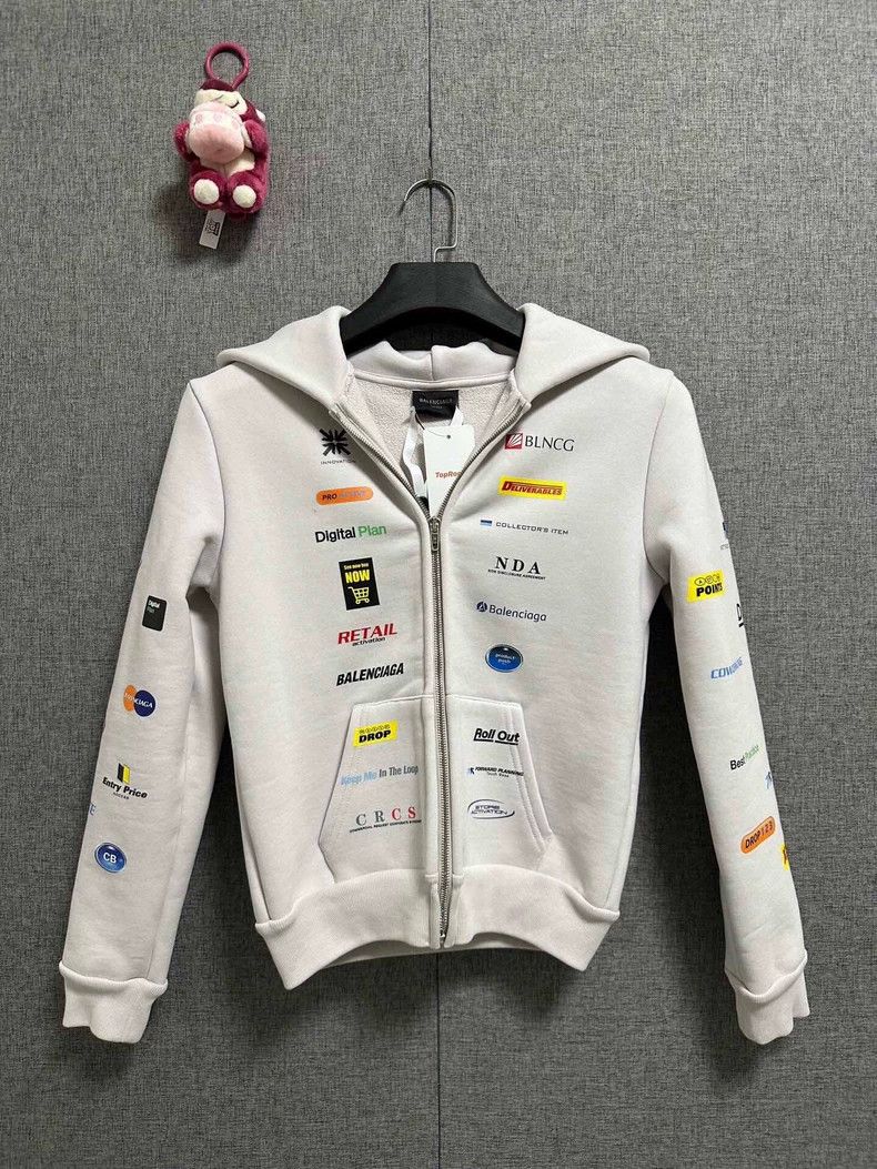 Balenciaga Balenciaga Alphabet Full Print Casual Beige Hoodie Sweatsh Size US S / EU 44-46 / 1 - 1 Thumbnail