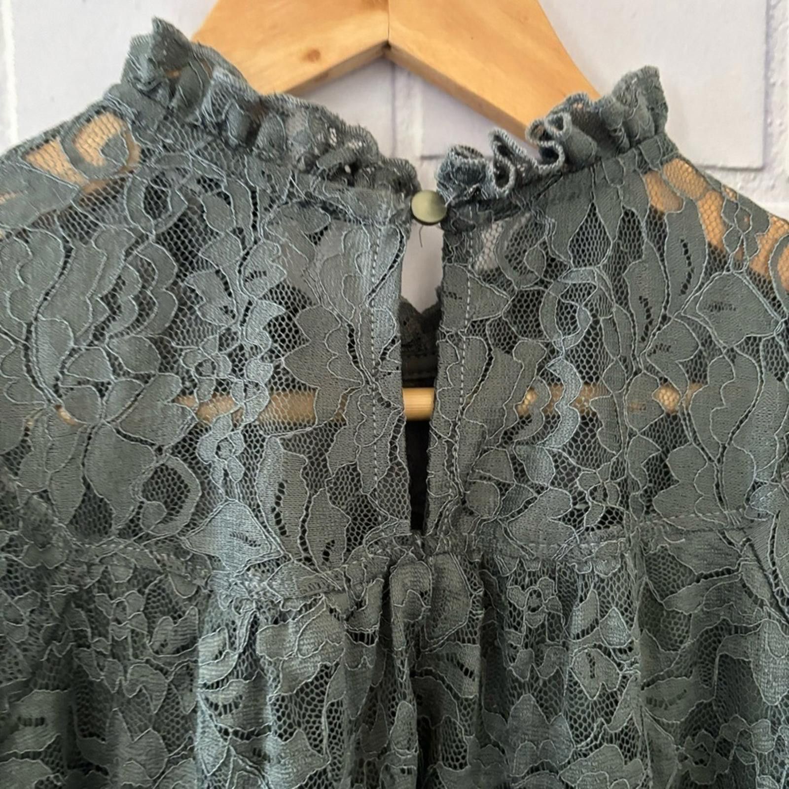 Other Elegant Olive Green Lace Long Sleeve Blouse with Ruffle Neck Size S / US 4 / IT 40 - 7 Thumbnail