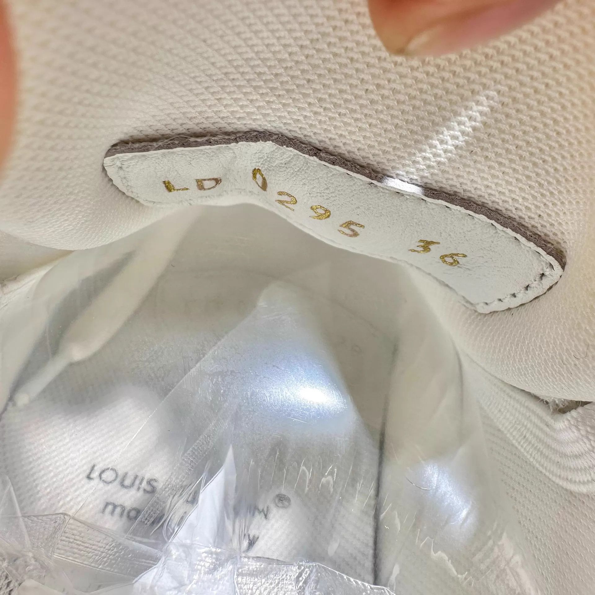 Louis Vuitton Louis Vuitton Trainer new beige denim EU36 worn once Size US 5.5 / IT 35.5 - 6 Thumbnail