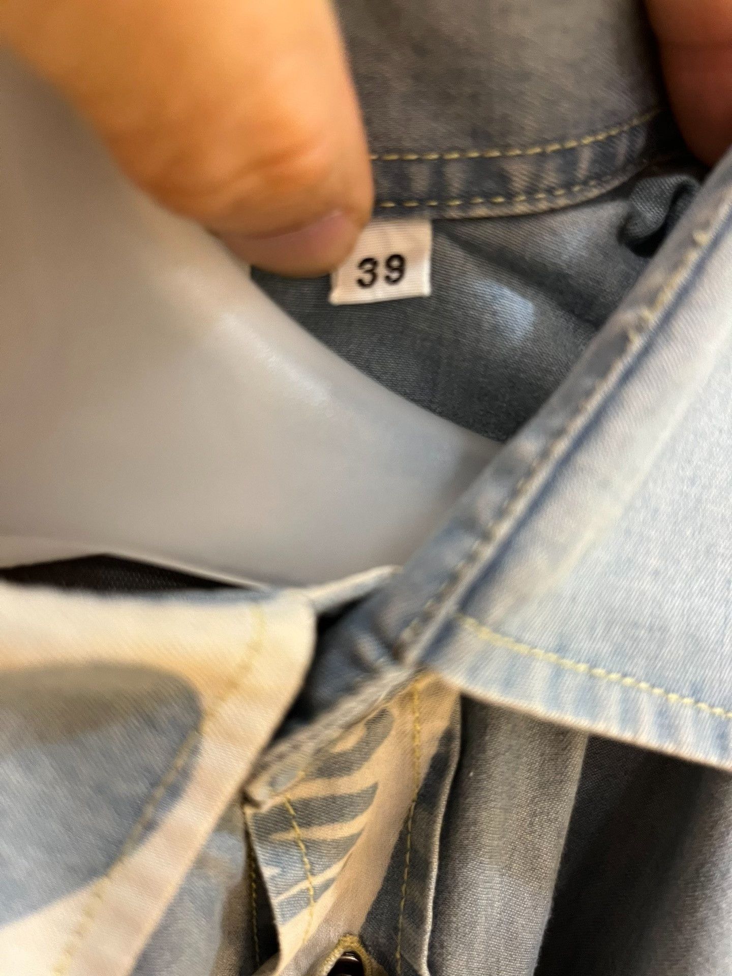 Moschino Moschino Light Blue Printed Denim Shirt Size US M / EU 48-50 / 2 - 3 Thumbnail