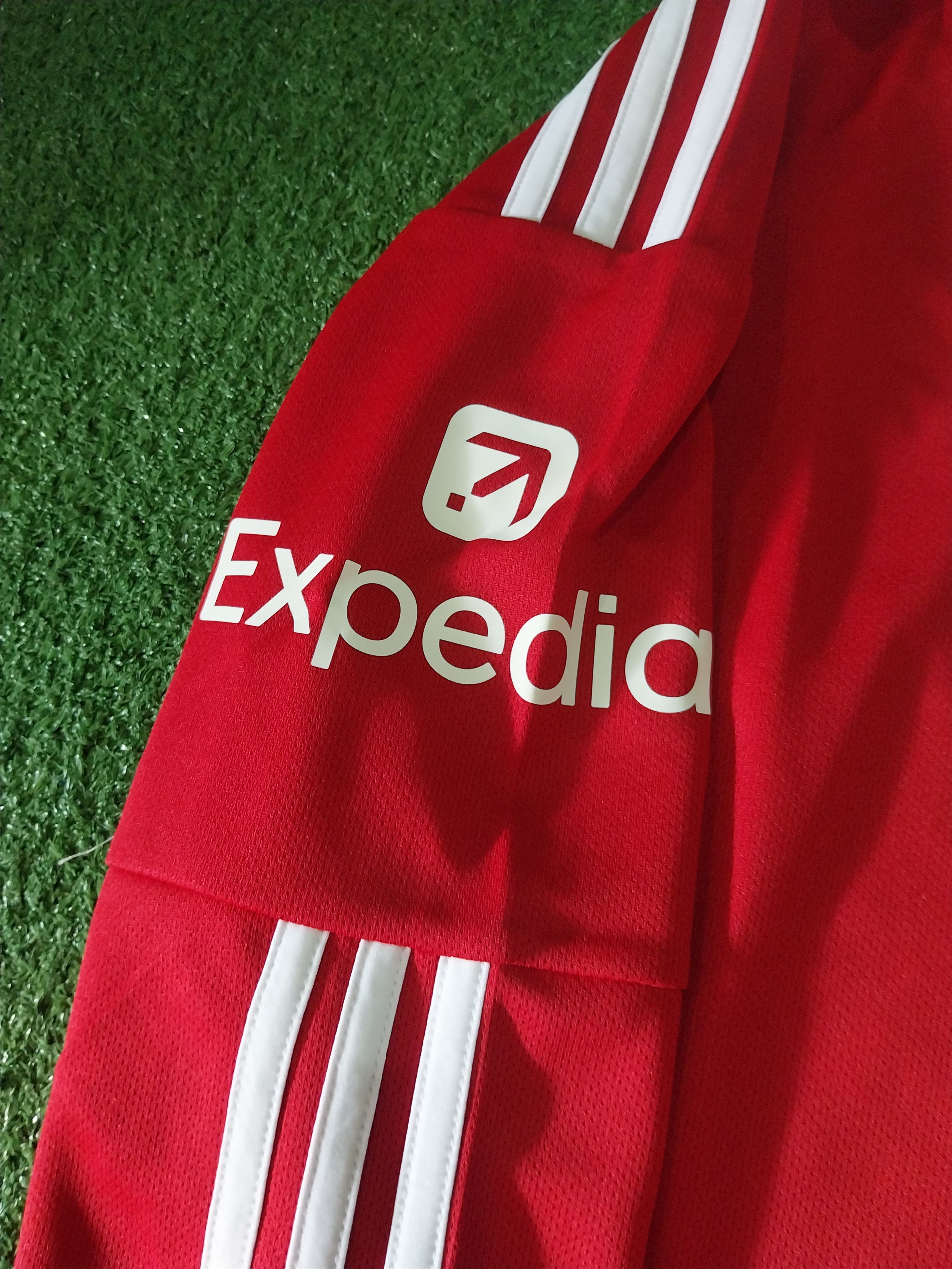 Adidas Liverpool home 2025/2026 mo salah jersey football Size US L / EU 52-54 / 3 - 12 Thumbnail