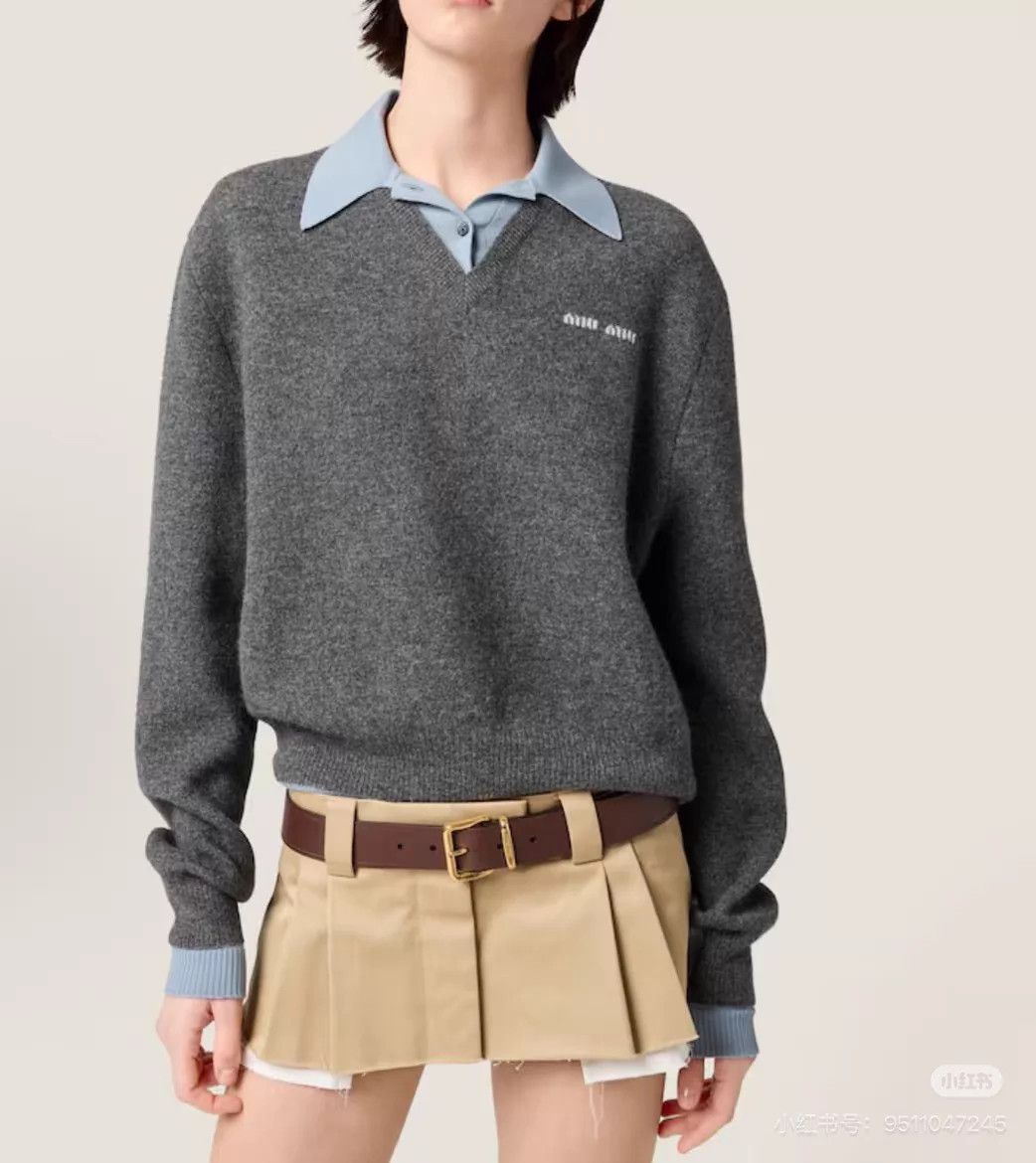 Miu Miu MIU MIU Unisex Cashmere & Wool Blend Two-Tone Sweater Size XS / US 0-2 / IT 36-38 - 8 Thumbnail