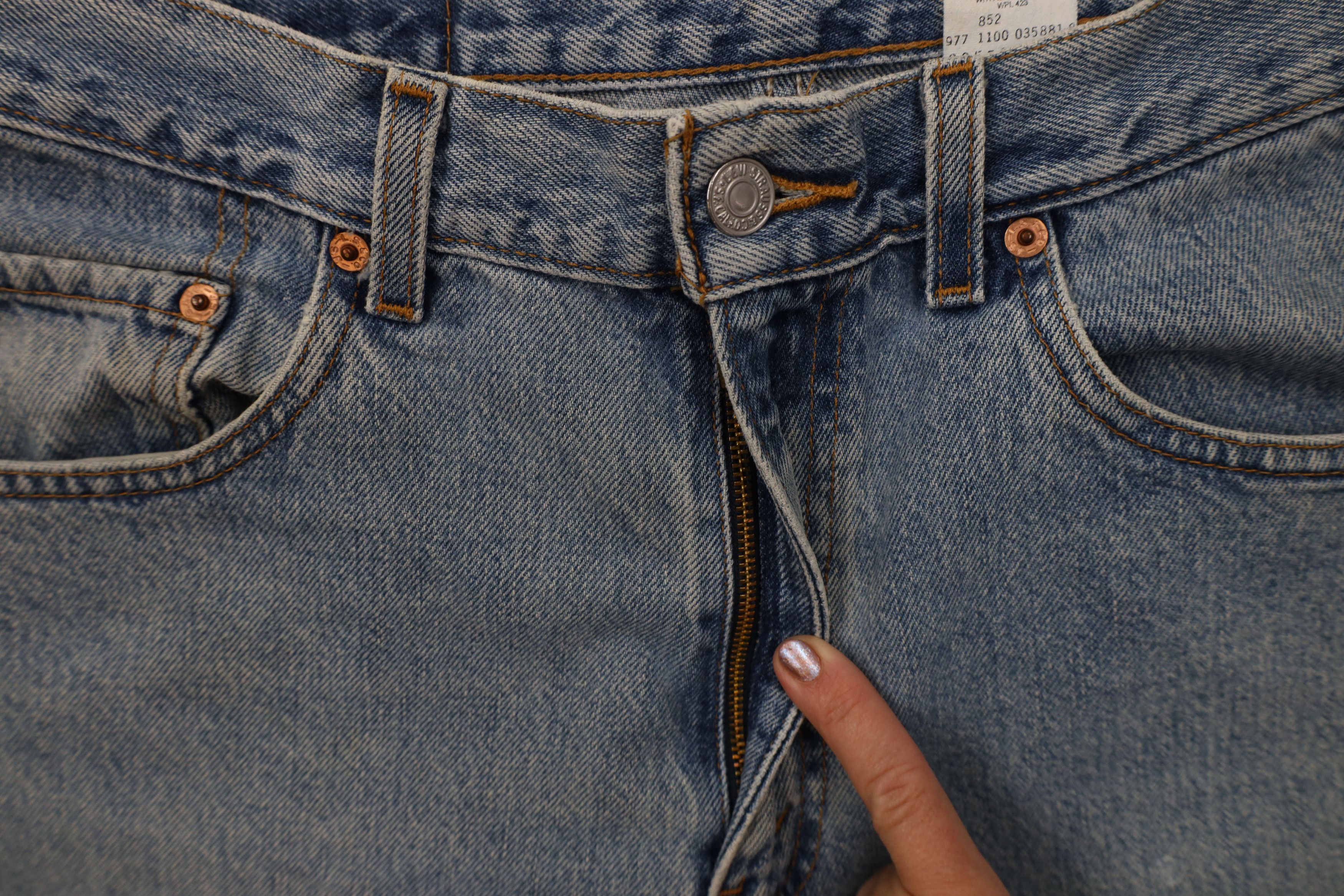 Levi's Vintage Y2K 2000 Levis 550 Relaxed Fit Denim Jeans Blue Size US 35 - 7 Thumbnail
