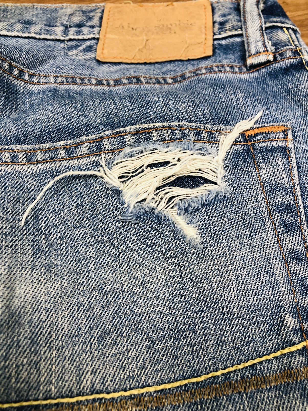 Abercrombie & Fitch Abercrombie & Fitch Distressed Jeans (33) Size US 34 / EU 50 - 23 Thumbnail