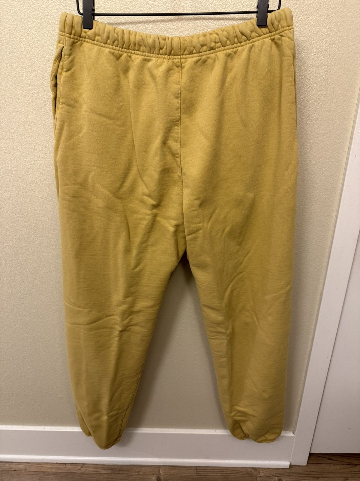 Essentials Fear of God Essentials Sweatpants Yellow Size US 32 / EU 48 - 2 Thumbnail