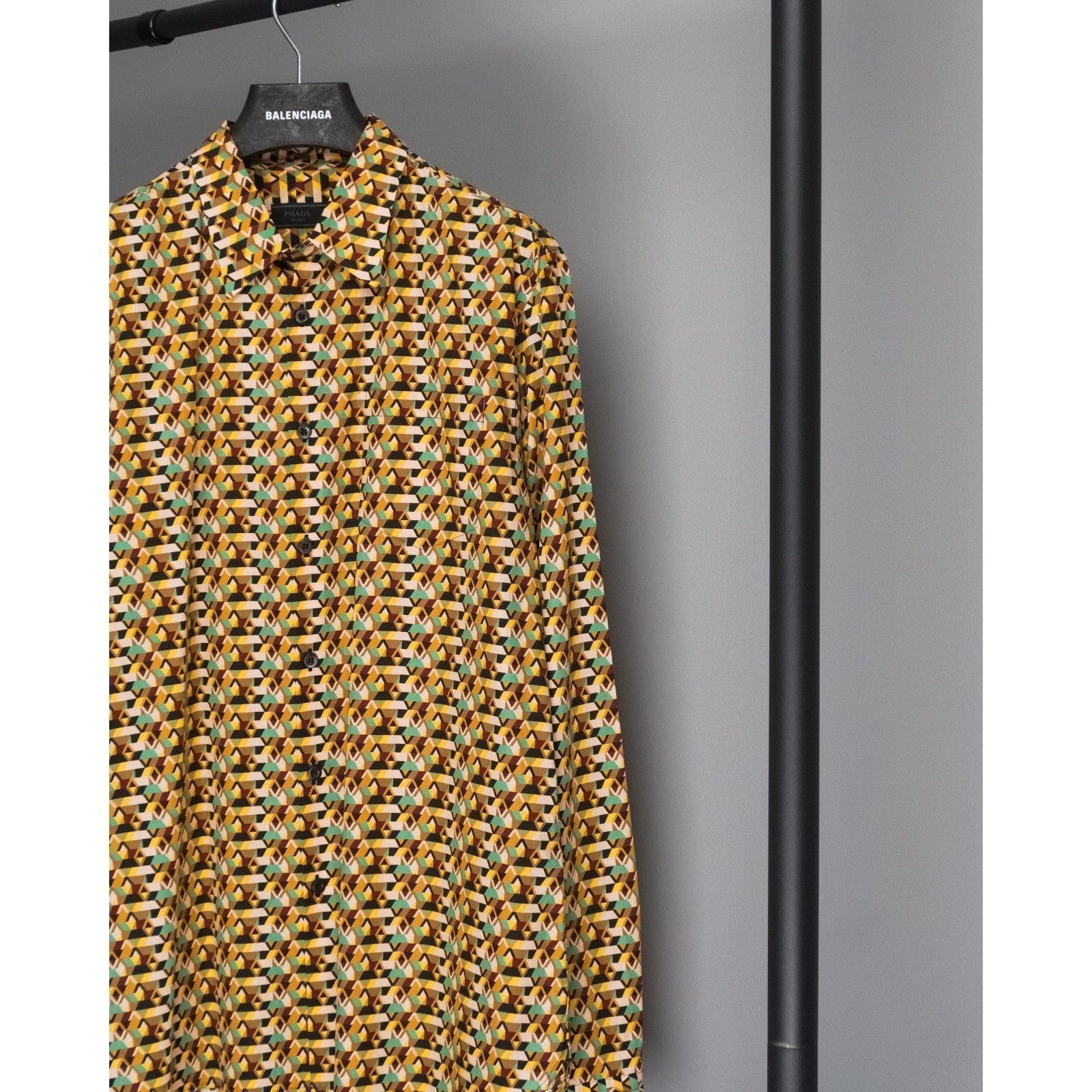 Prada Vintage prada milano 2017 geometric pattern button shirt Size US L / EU 52-54 / 3 - 3 Thumbnail