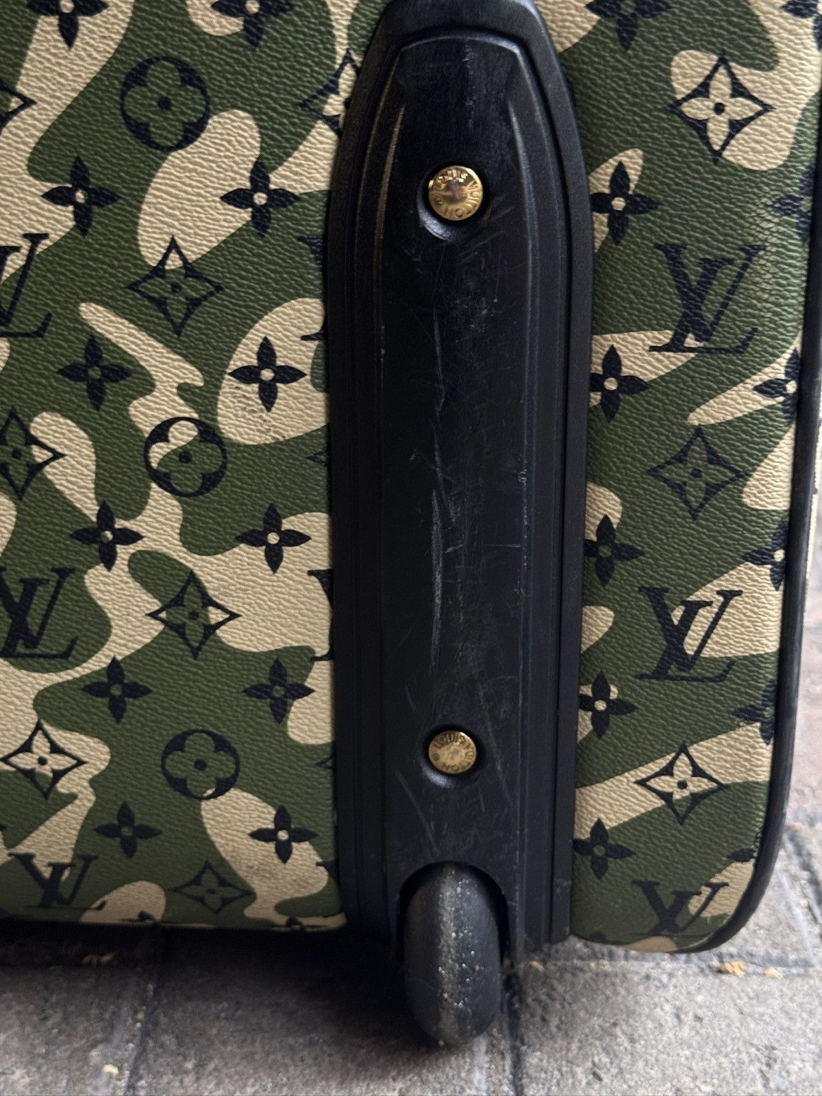 Louis Vuitton × Takashi Murakami LV x Takashi Murakami Pegase 60 Monogramouflage suitcase Size ONE SIZE - 17 Thumbnail