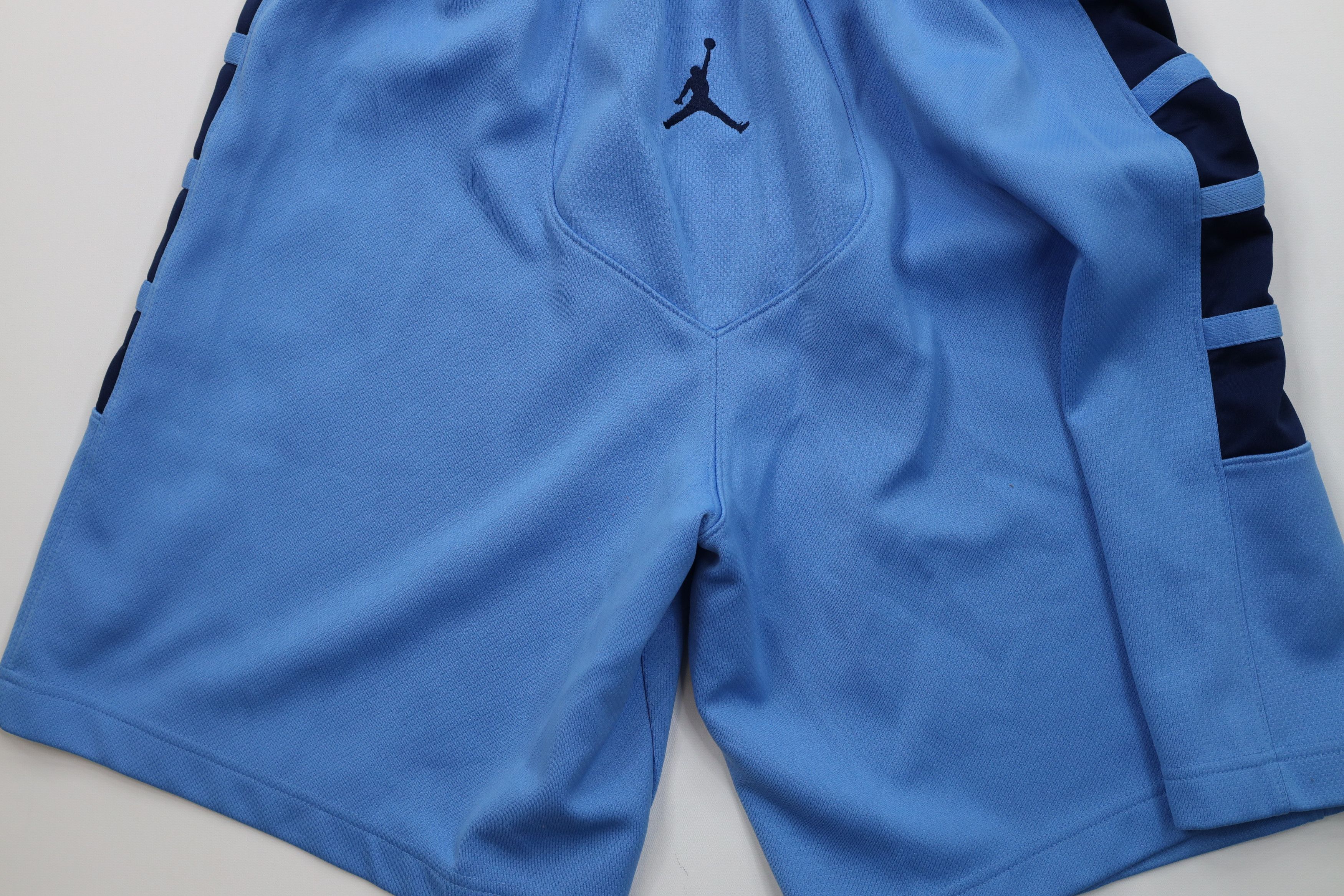 Nike Vintage Nike Air Jordan Heavyweight Basketball Shorts Blue Size US 34 / EU 50 - 12 Thumbnail