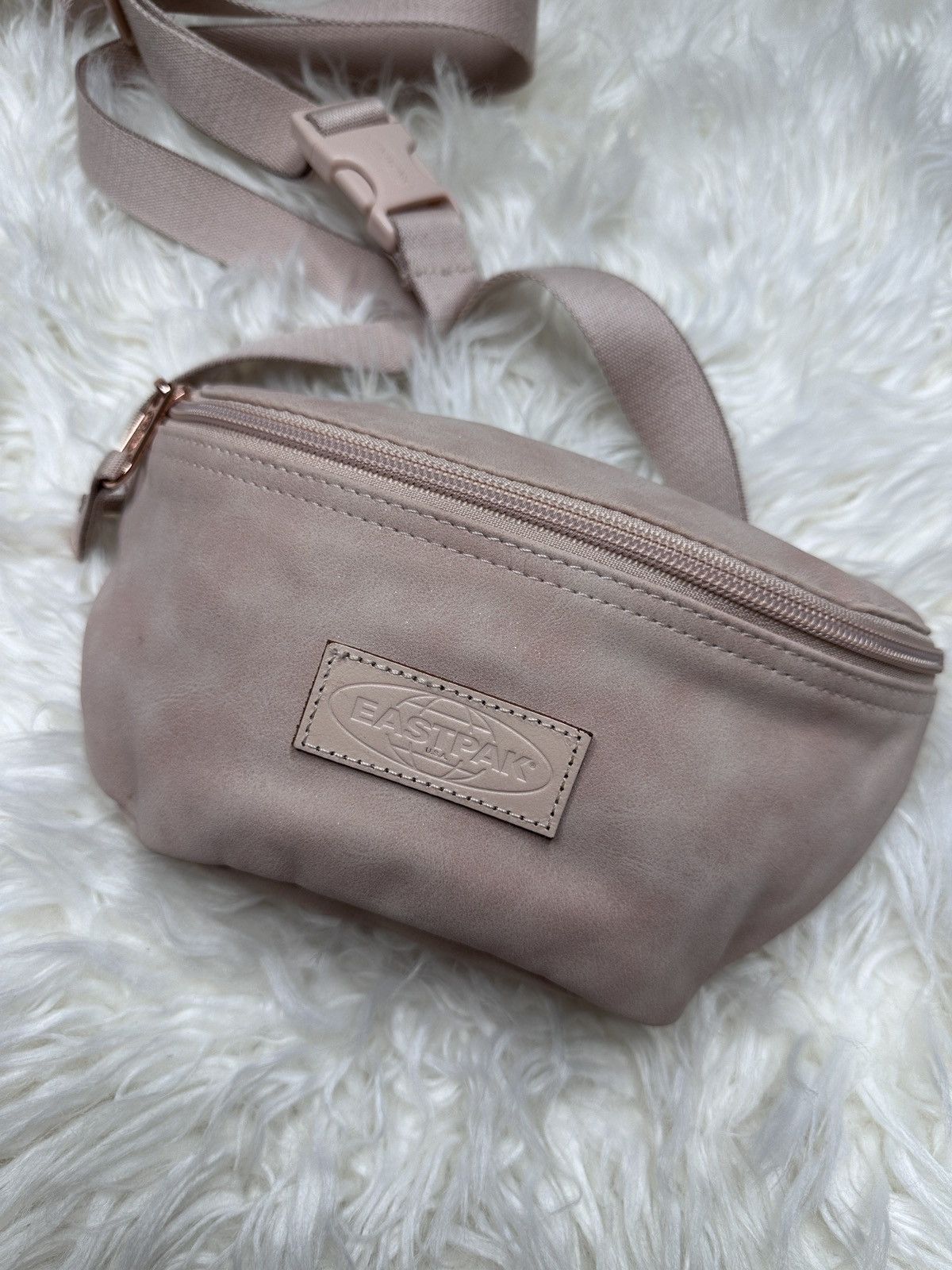 Eastpak Eastpak belt bag, pink, perfect condition, made in USA Size ONE SIZE - 2 Thumbnail