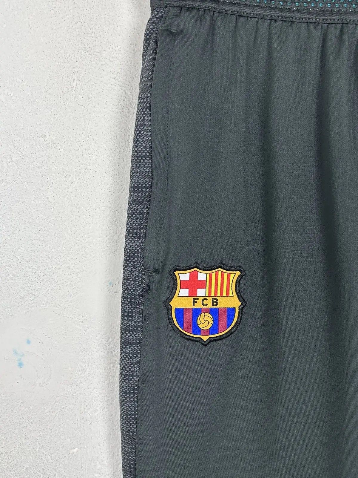 Nike Nike x F.C. Barcelona Lightweight Sportswear Pants Size US 27 - 2 Thumbnail
