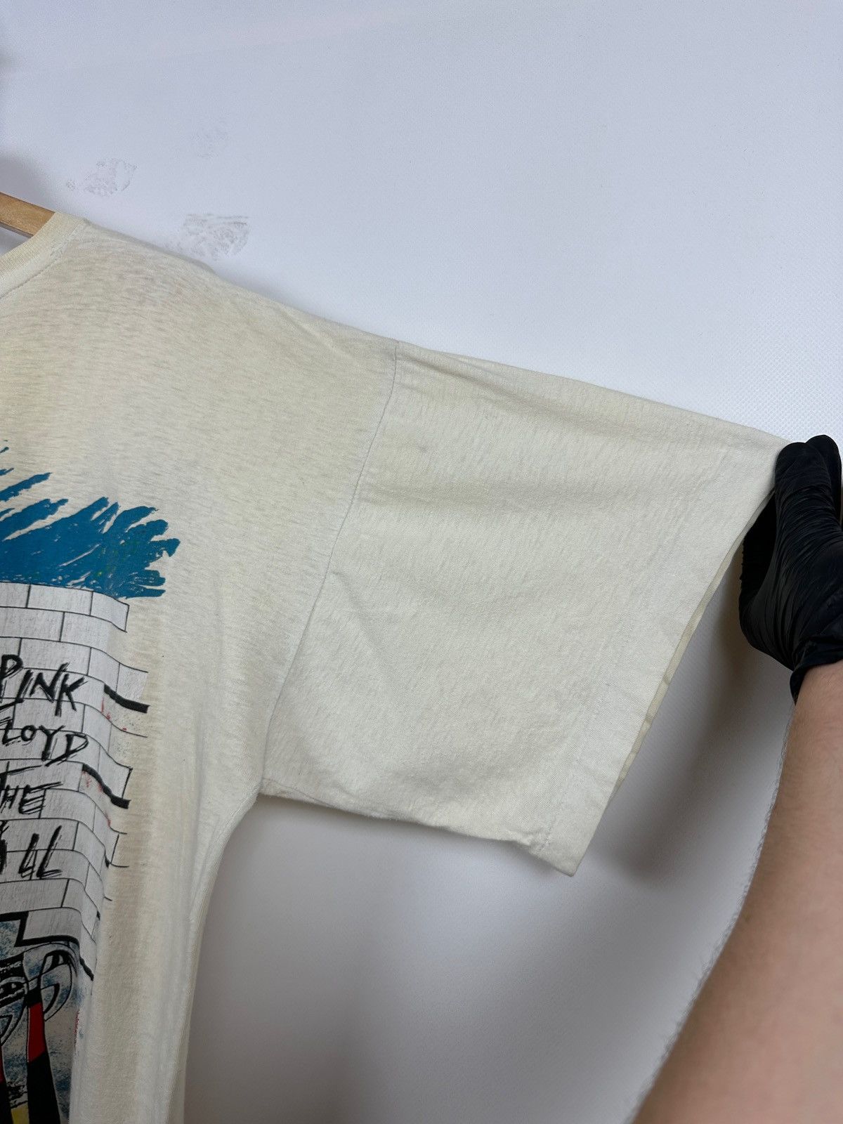Band Tees Vintage Pink Floyd Division Bell Distressed The Wall T-Shirt Size US XL / EU 56 / 4 - 21 Thumbnail