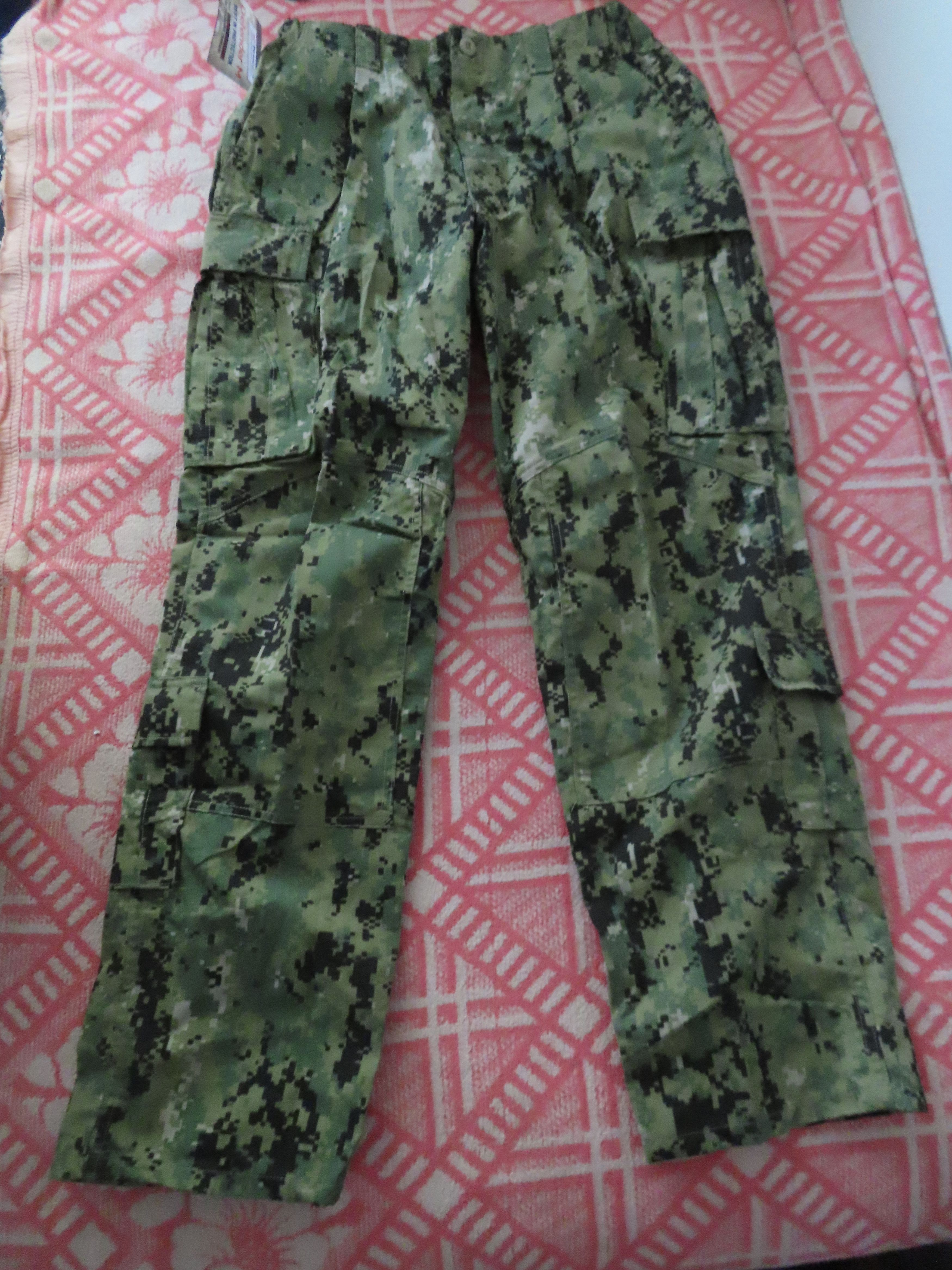 Vintage U.S. NAVY ARO2 WOODLAND FROG FLAME RESISTANT PANTS Size US 32 / EU 48 - 1 Thumbnail