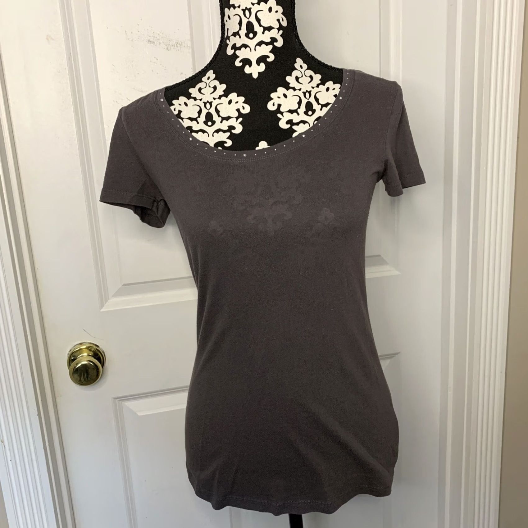 Victoria's Secret Victoria’s Secret T-Shirt Women’s SZ S Gray W/Crystals Short Sleeve Shirt Womens XS? Size S / US 4 / IT 40 - 2 Thumbnail