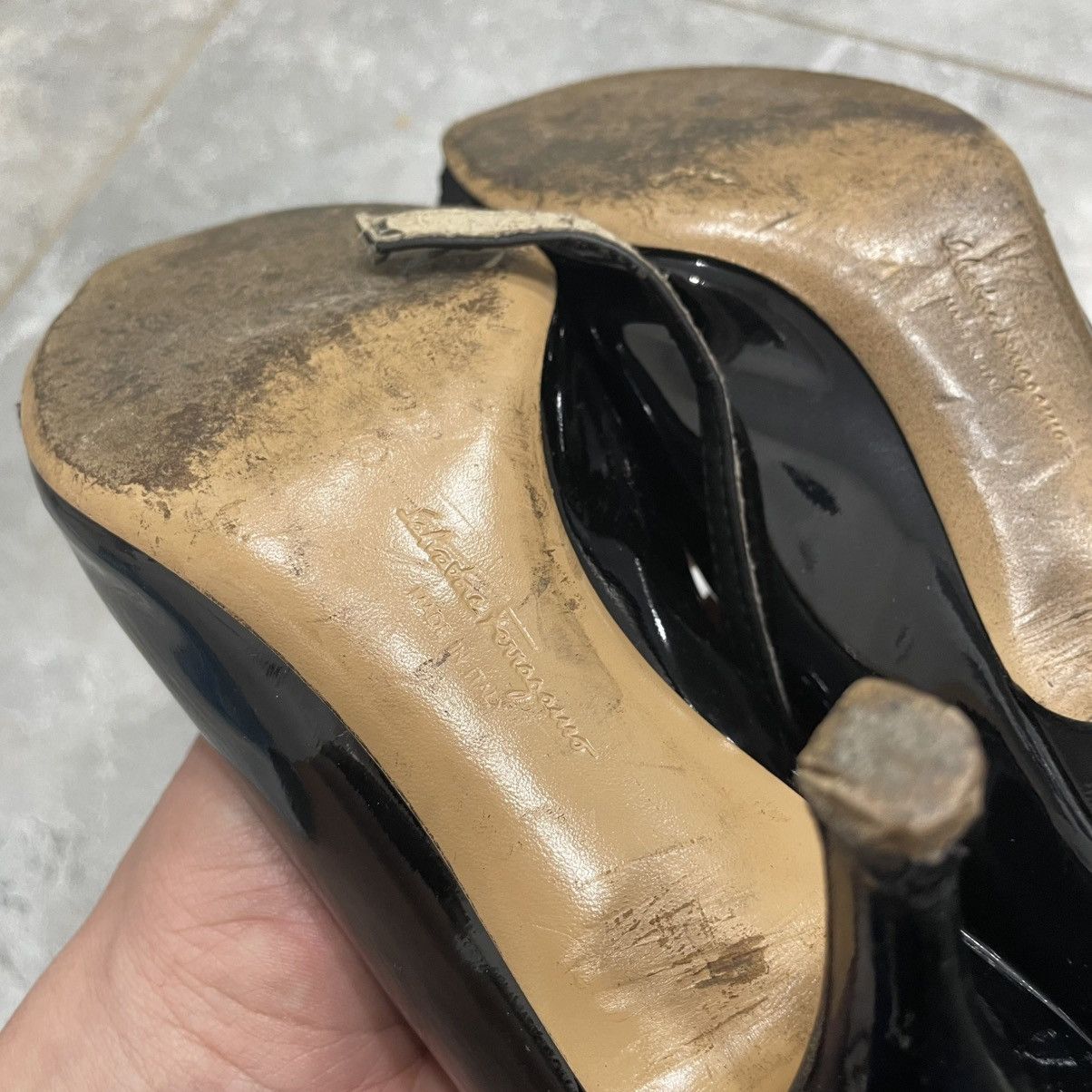 Salvatore Ferragamo OSIMO BLACK PATENT LEATHER VARA BOW LOGO PLATFORM PUMPS 7 B Size US 7 / IT 37 - 12 Thumbnail