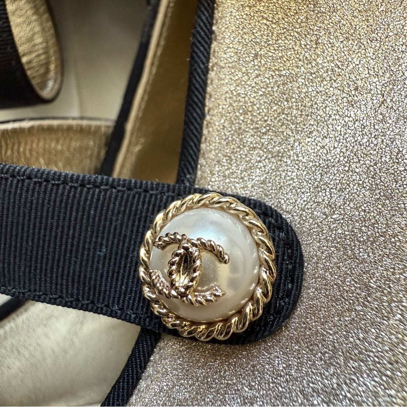 Chanel NEW!! Chanel 2018 Gold Pearl Button Boots Heels 38 EU 1400$ Size US 8 / IT 38 - 8 Thumbnail