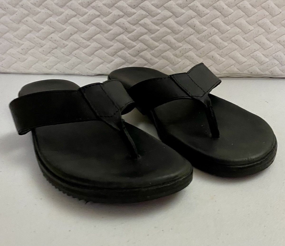 Allen Edmonds Allen Edmonds Black Leather Oscar Thong Sandals 11 D VGC Size US 11 / EU 44 - 12 Thumbnail