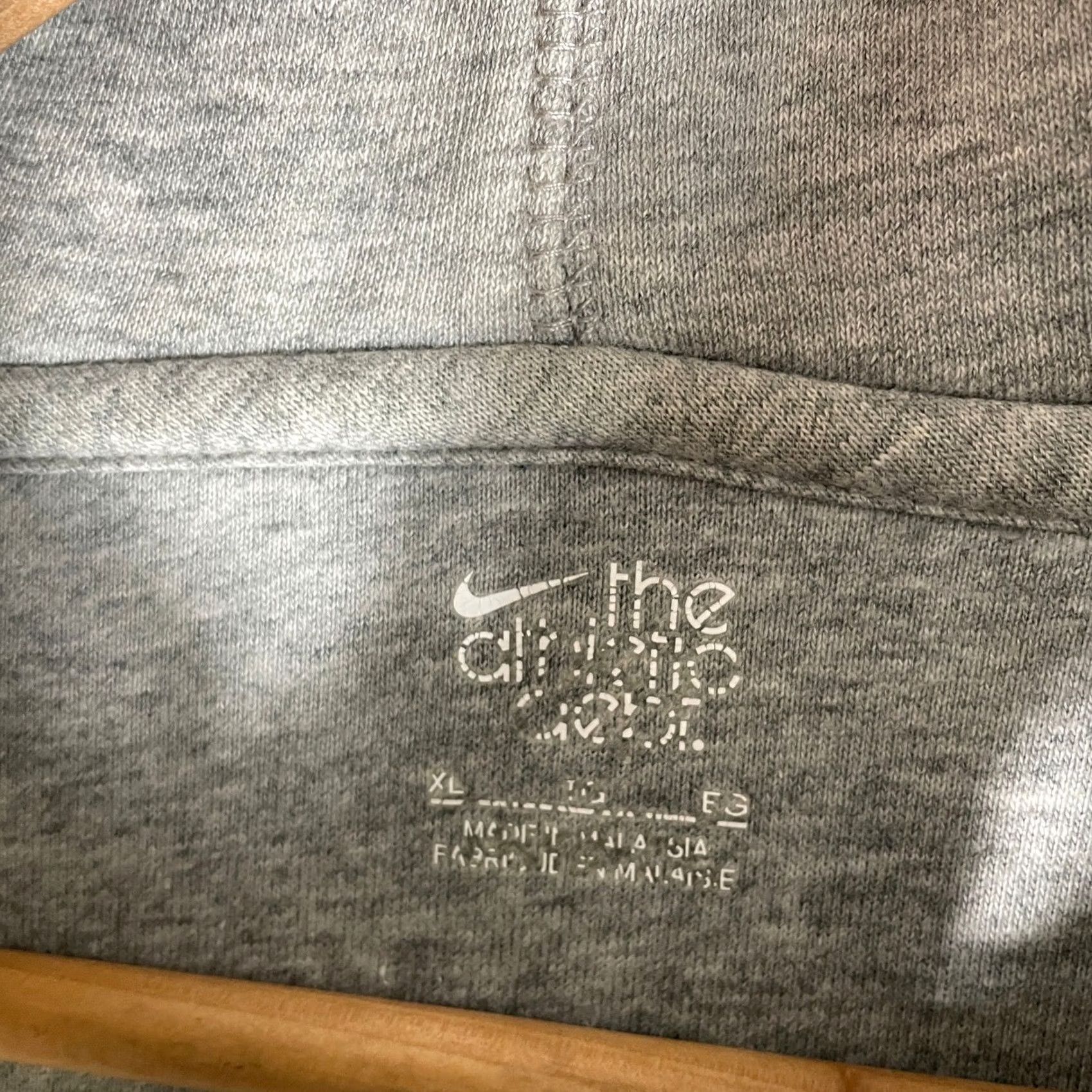 Nike VINTAGE Nike Hoodie Mens XL Gray Embroidered Swoosh Pullover Pocket Y2K Sportswear Size US XL / EU 56 / 4 - 5 Thumbnail