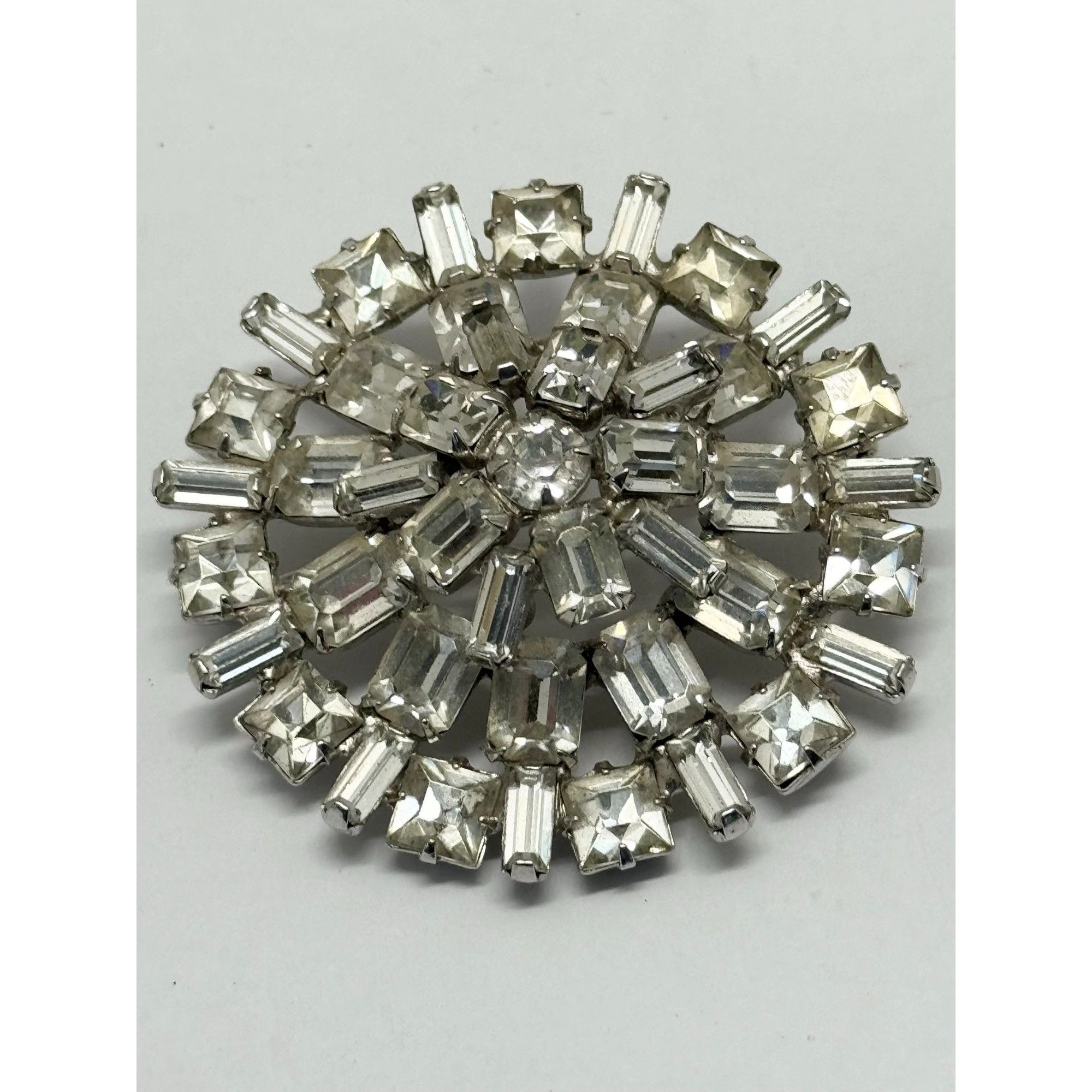 Vintage Vintage round glass rhinestone brooch pin Size ONE SIZE - 3 Thumbnail
