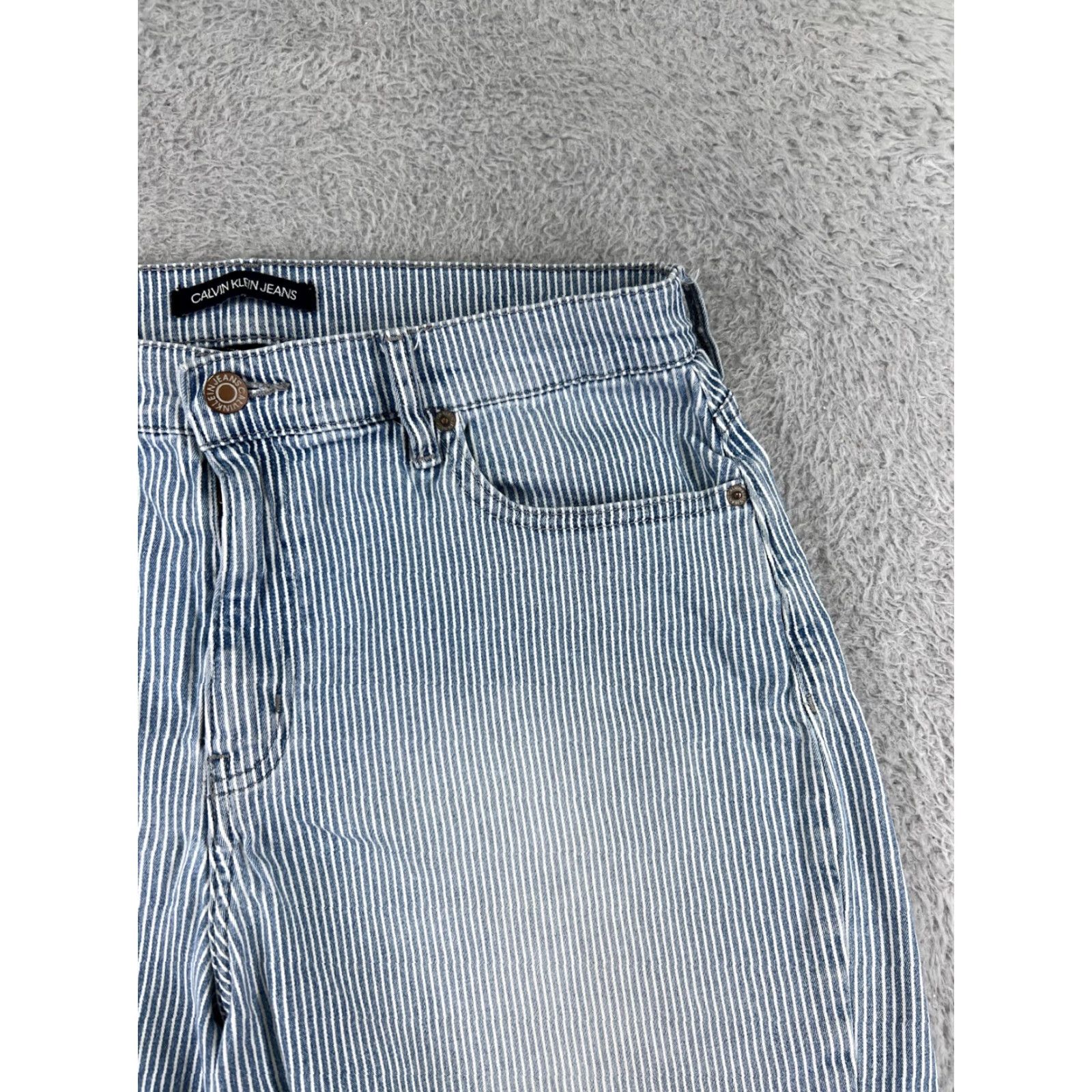 Calvin Klein Calvin Klein Womens Shorts 12 Blue White Striped Chino 7-Inseam 100% Cotton Activewear Size 34" / US 12 / IT 48 - 7 Thumbnail