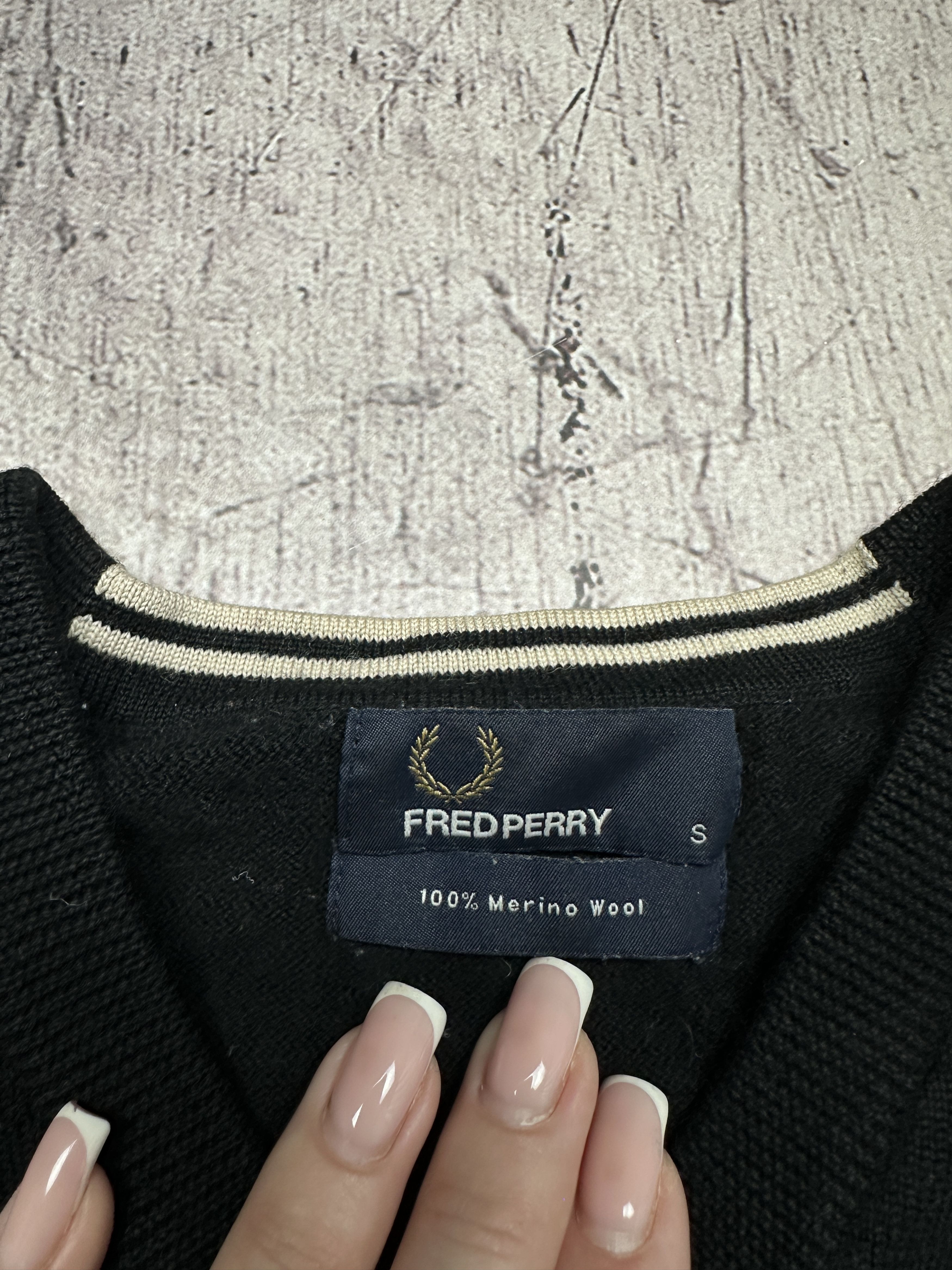Fred Perry Fred Perry Mens Merino Wool Knit V-Neck Sweater Size US S / EU 44-46 / 1 - 3 Thumbnail