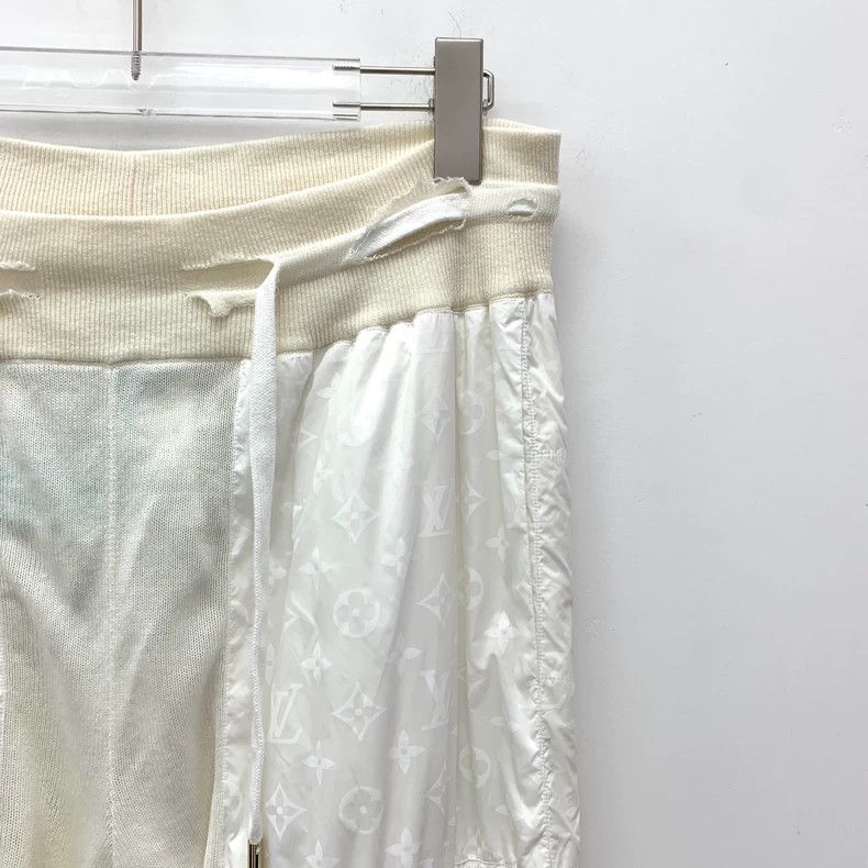 Louis Vuitton Louis Vuitton size xs White logo presbyopic printed sheep w Size US 28 / EU 44 - 3 Thumbnail