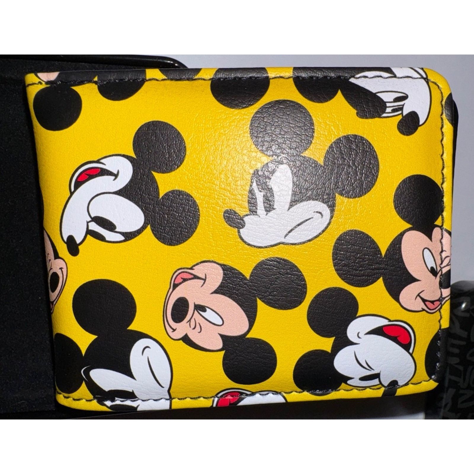 Disney Buckle-Down Mens Disney Mickey Mouse Bifold Wallet BNIB Size ONE SIZE - 4 Thumbnail