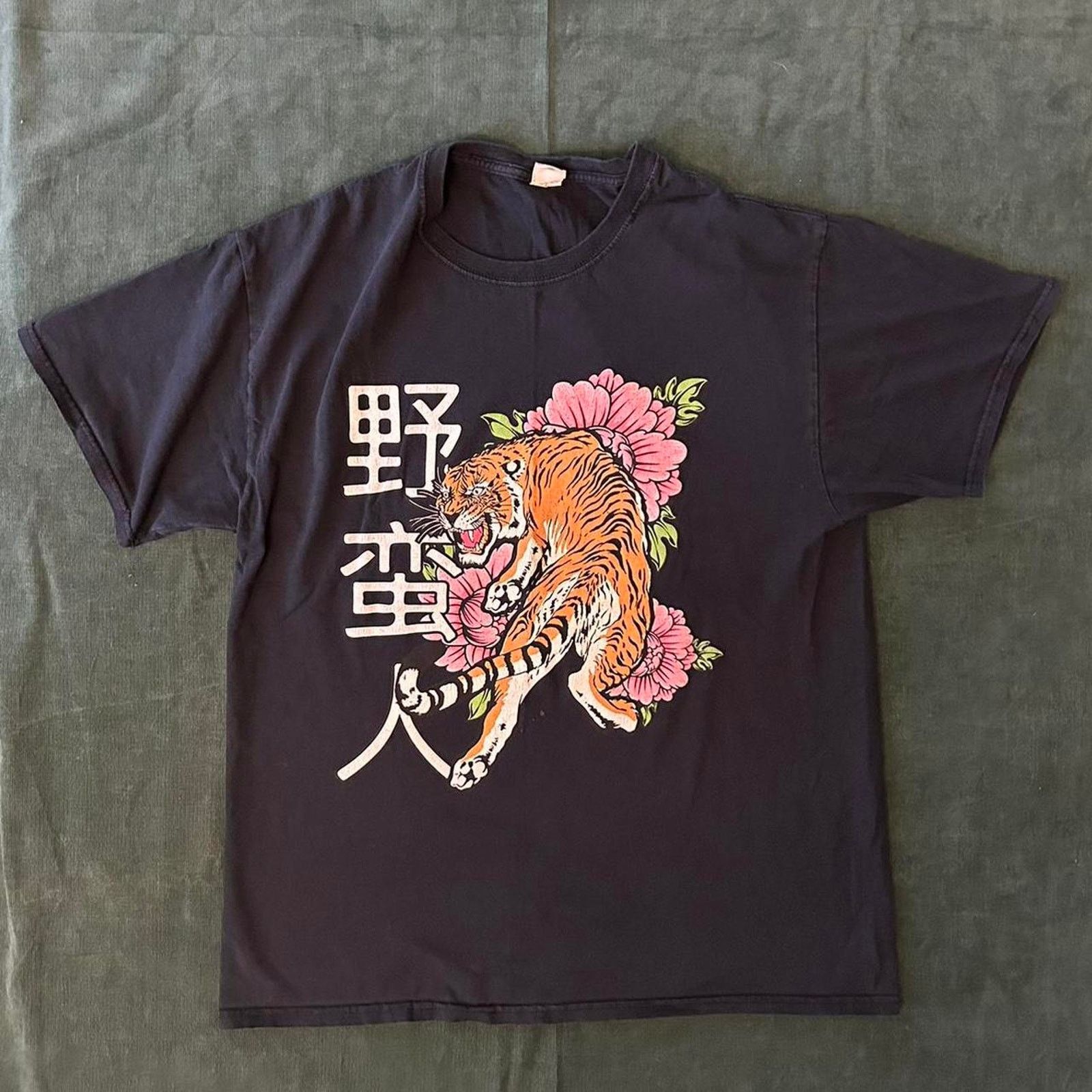 Fruit Of The Loom Vintage japanese tiger tee Size US L / EU 52-54 / 3 - 1 Thumbnail