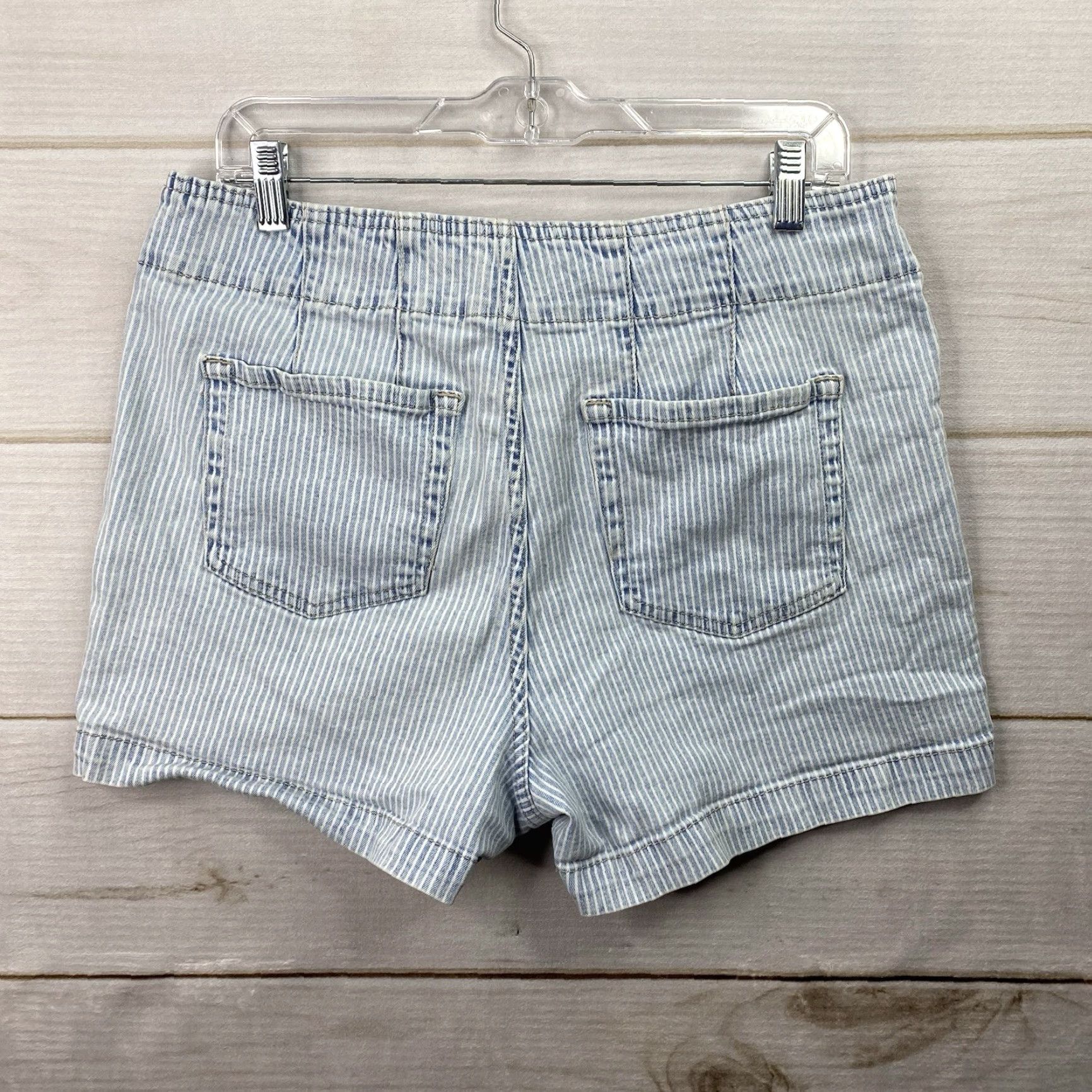 Vintage **Women's Maurices Blue White Striped Denim Shorts Size 12** User: **Blue Women's Maurices White Striped Denim Size 12 Shorts** Size 34" / US 12 / IT 48 - 4 Thumbnail