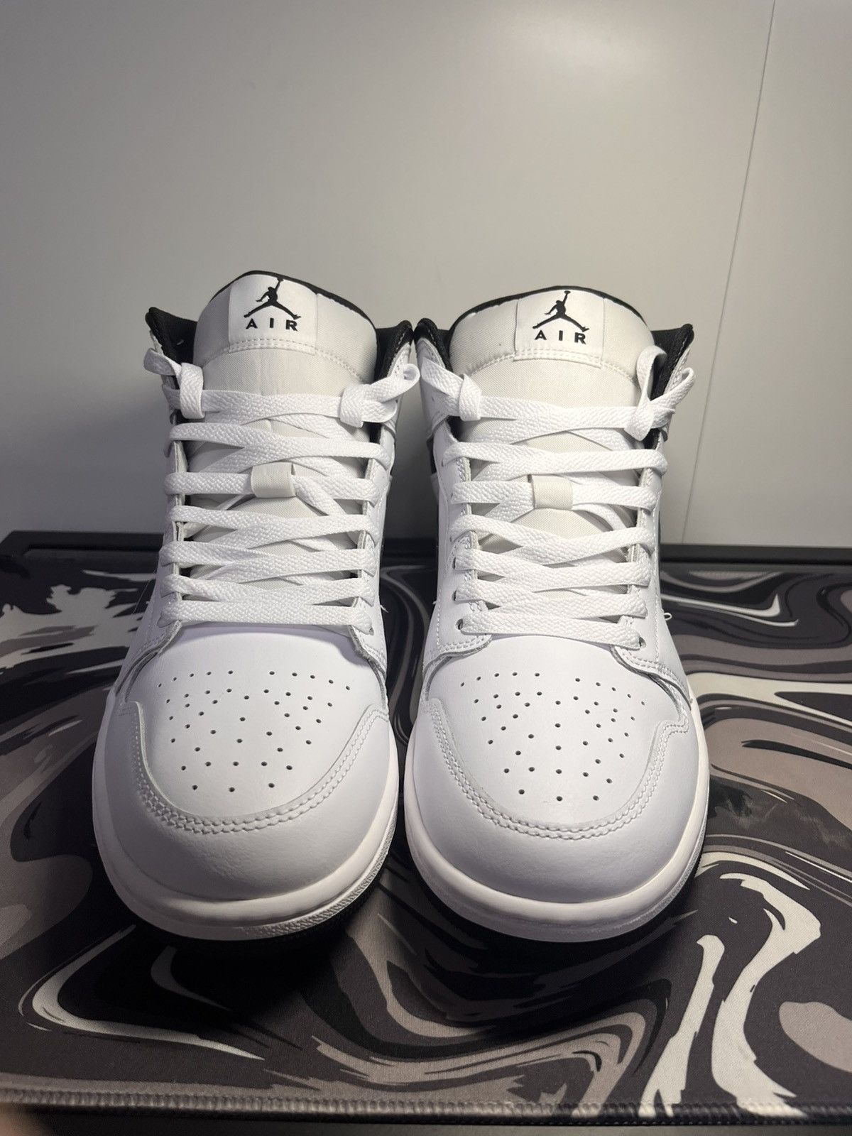 Jordan Brand Air Jordan 1 mid “white Black” Size US 10 / EU 43 - 2 Thumbnail