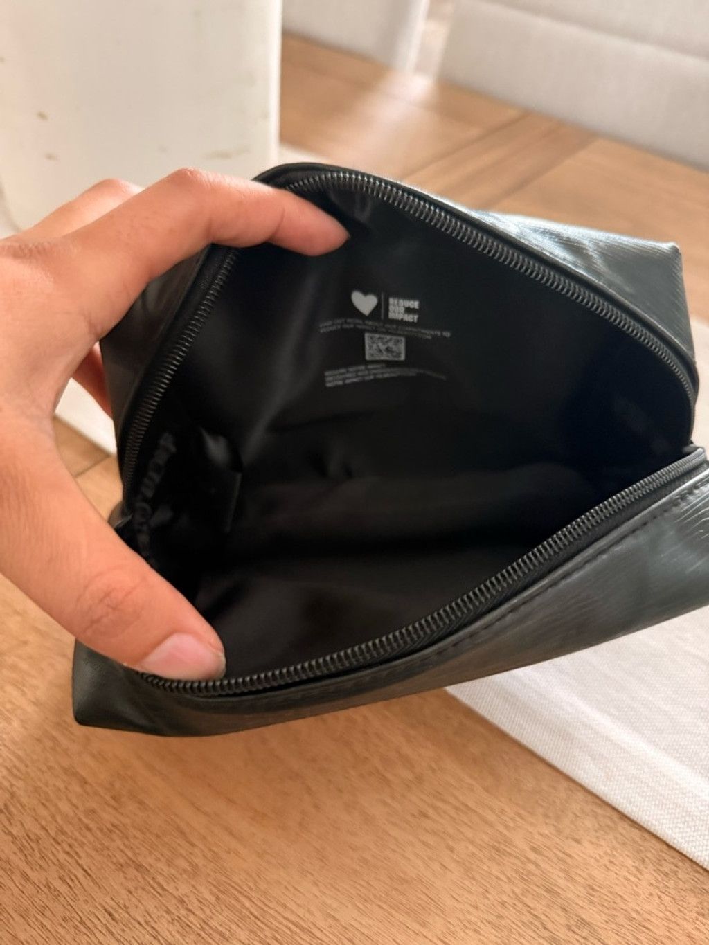Yves Saint Laurent Yves Saint Laurent Black Leather Embossed Logo Toiletry Bag Size ONE SIZE - 5 Thumbnail