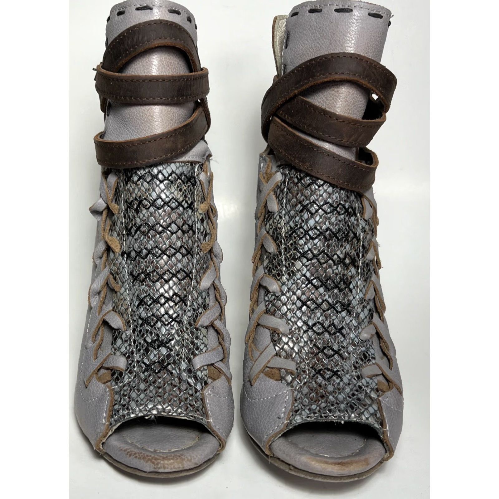 FREEBIRD VINTAGE Freebird Eagle Strappy Ankle Heels Sandals Open Toe Zip Gray Leather Women 7 Mid Heel Block Snake Print Reptile Size US 7 / IT 37 - 2 Thumbnail