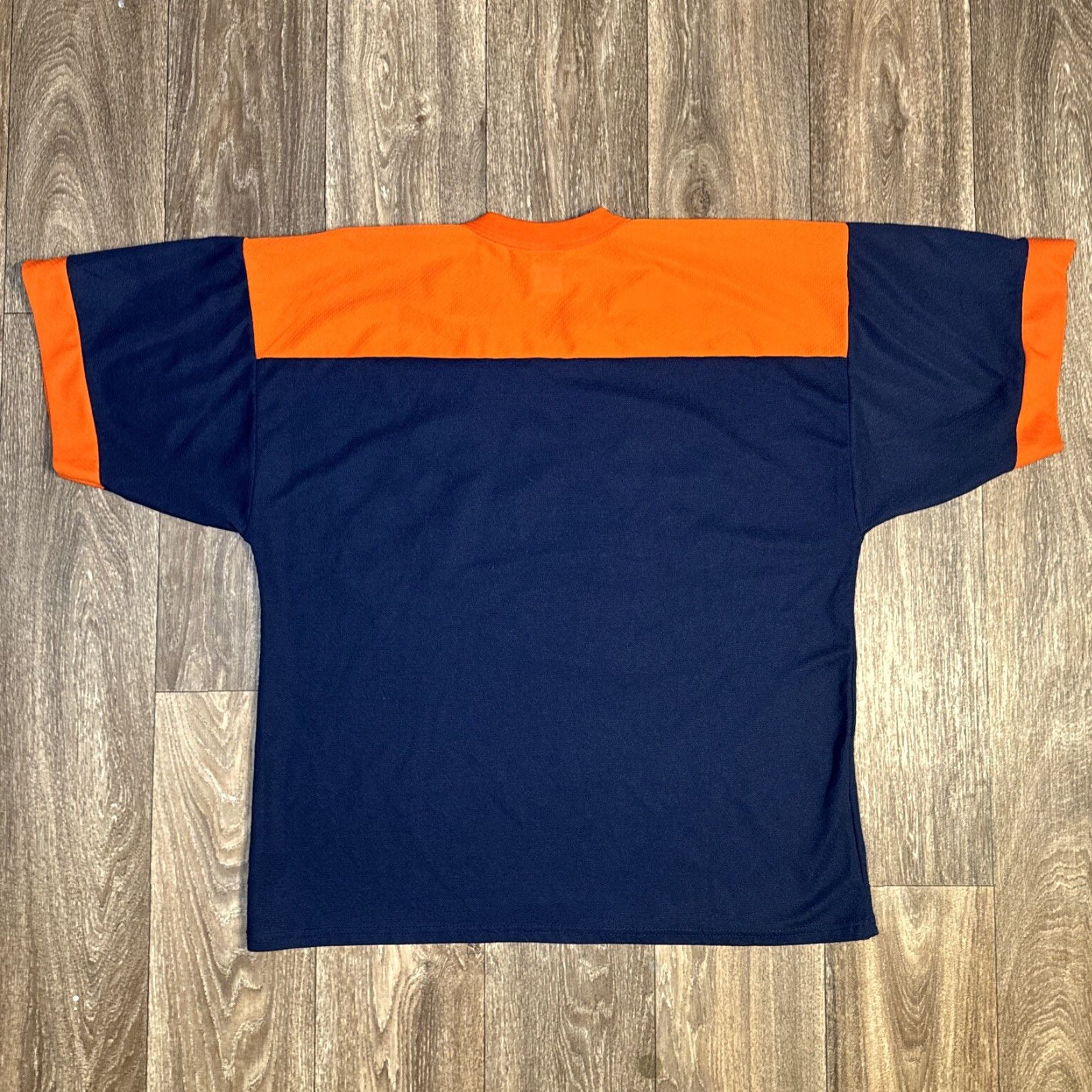 Riddell VINTAGE Chicago Bears Riddell V-Neck T-Shirt NFL Football XL Men Blue Jersey 1996 Size US XL / EU 56 / 4 - 7 Thumbnail