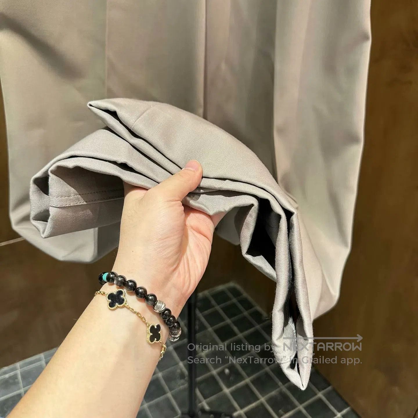 Louis Vuitton Louis Vuitton Gray Wide. Size 41" - 4 Thumbnail
