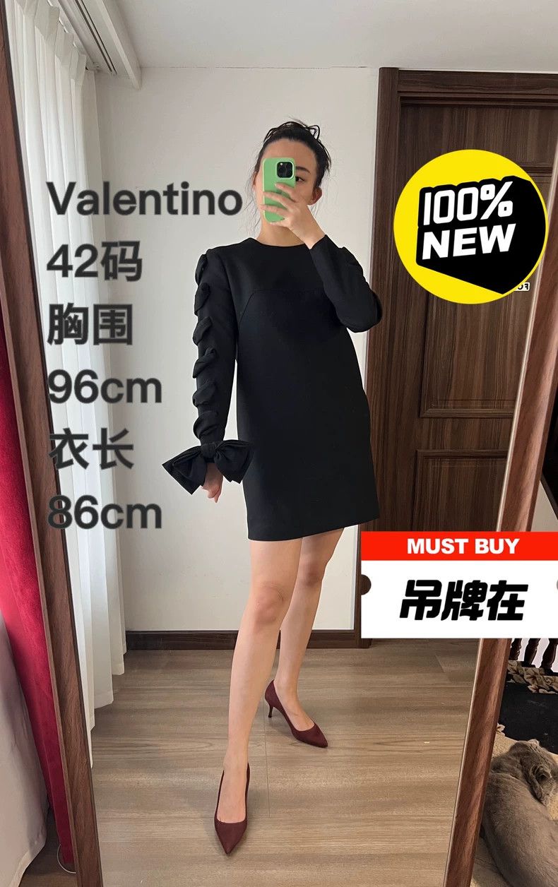 Valentino Valentino dress Size M / US 6-8 / IT 42-44 - 1 Thumbnail