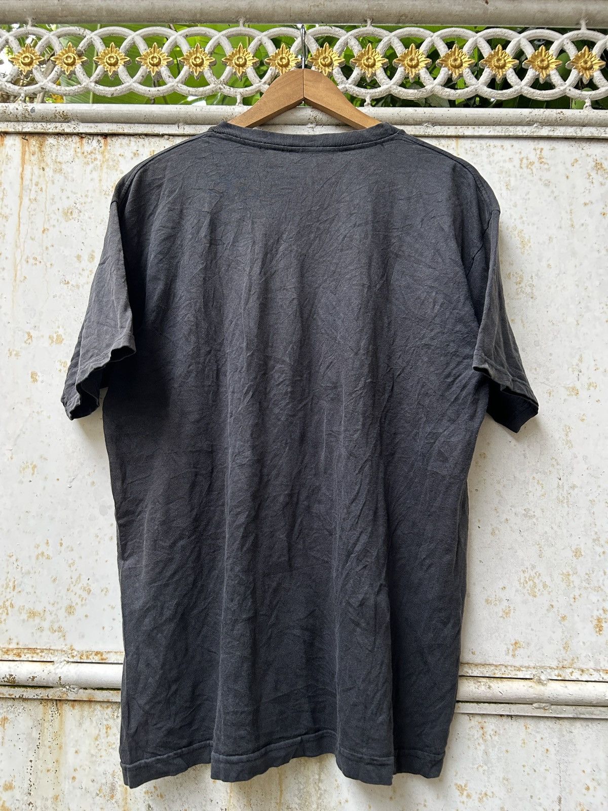 Vintage Vintage Rock Band Tshirt Distressed Sun Faded Erd grunge ege Size US S / EU 44-46 / 1 - 2 Thumbnail