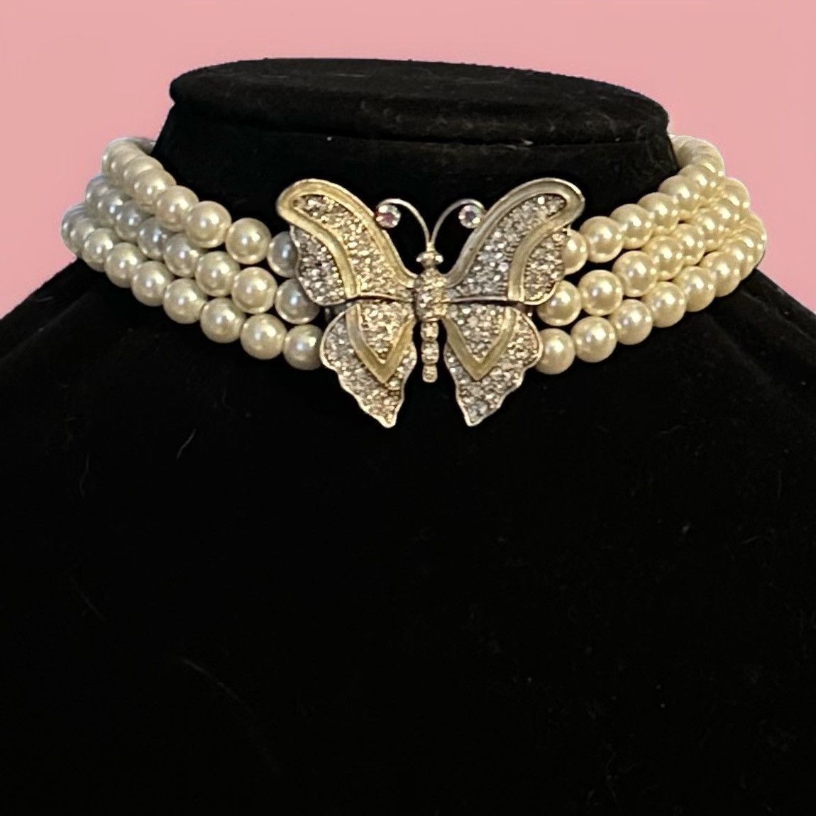 Vintage Vintage triple strand pearl rhinestone butterfly necklace Size ONE SIZE - 1 Thumbnail