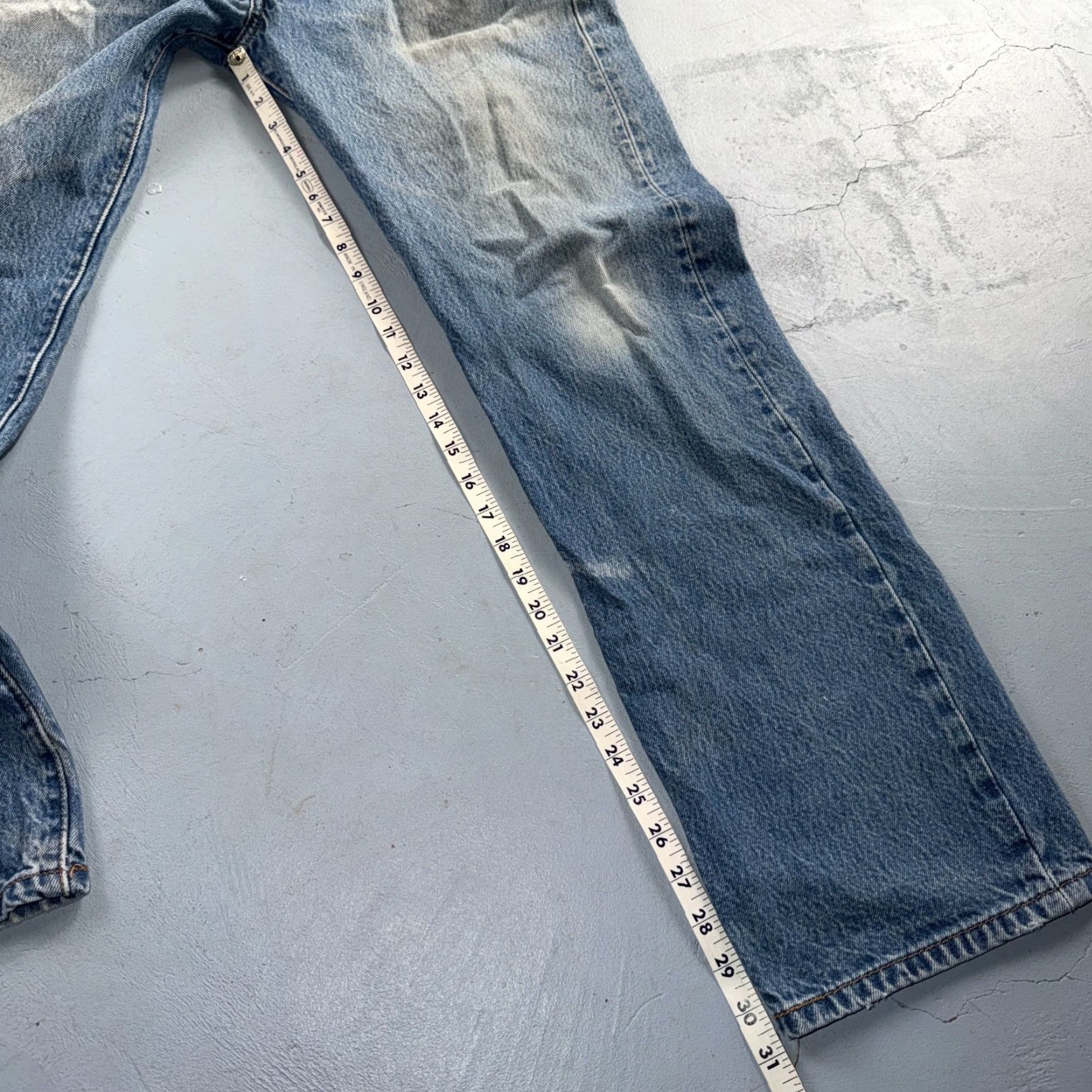 Levi's VINTAGE Levi's 501 Jeans Straight Blue Light Wash 35x34 501 Series 90s Men Regular Denim 5-Pocket Represents Casual Size US 35 - 6 Thumbnail