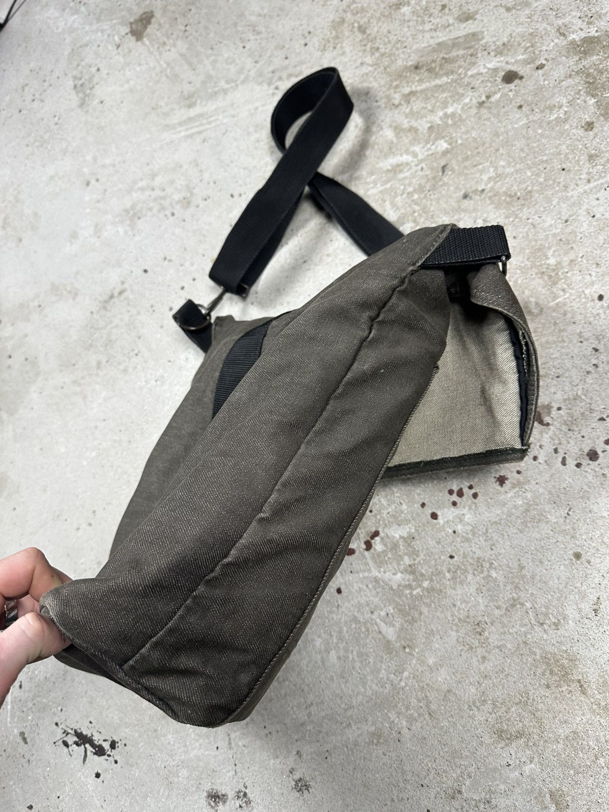 Japanese Brand Vintage Y2K Brown Military Style Messenger Bag Crossbody Size ONE SIZE - 8 Thumbnail
