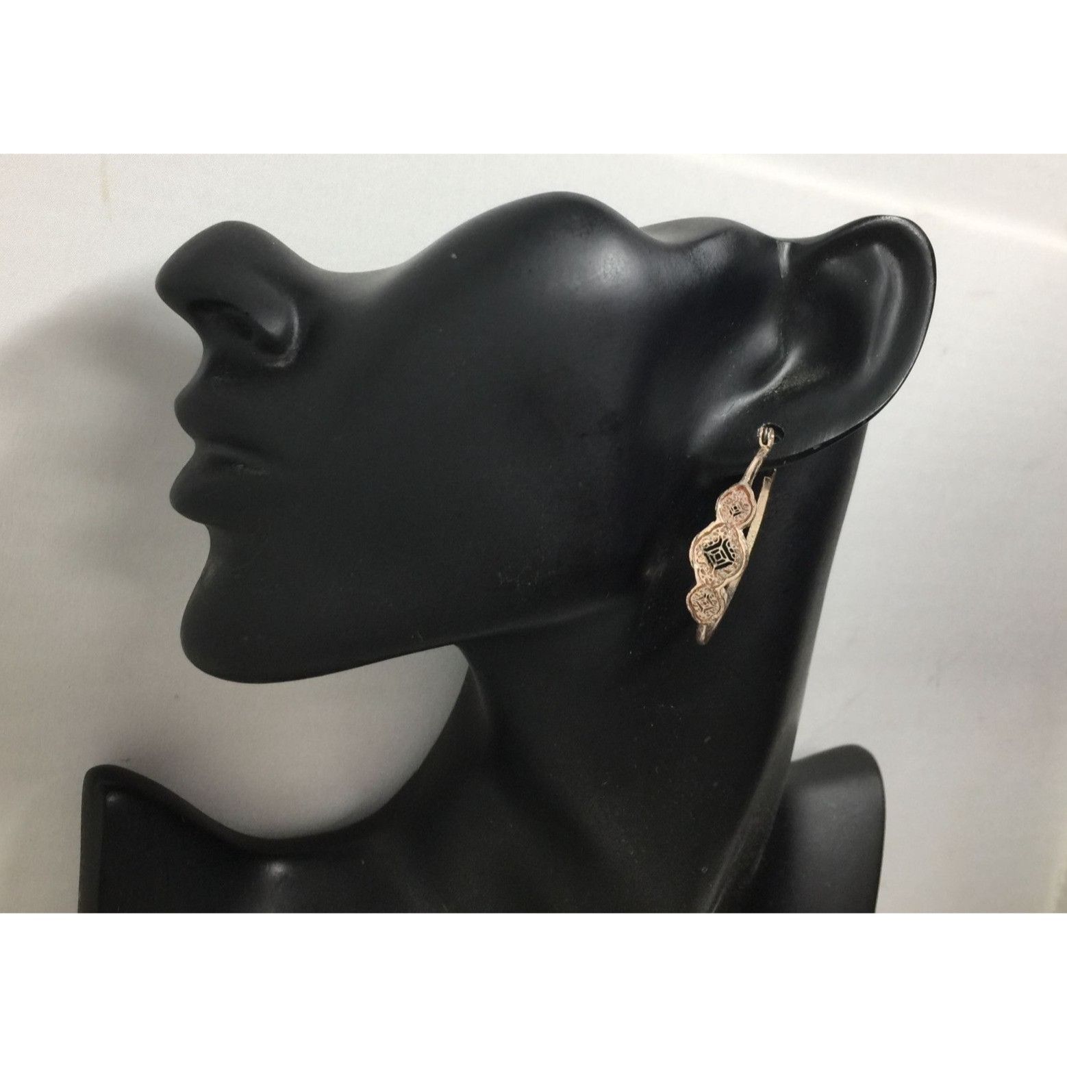 Other Women's Beautiful Rose Gold Hoop Earrings Size ONE SIZE - 1 Thumbnail