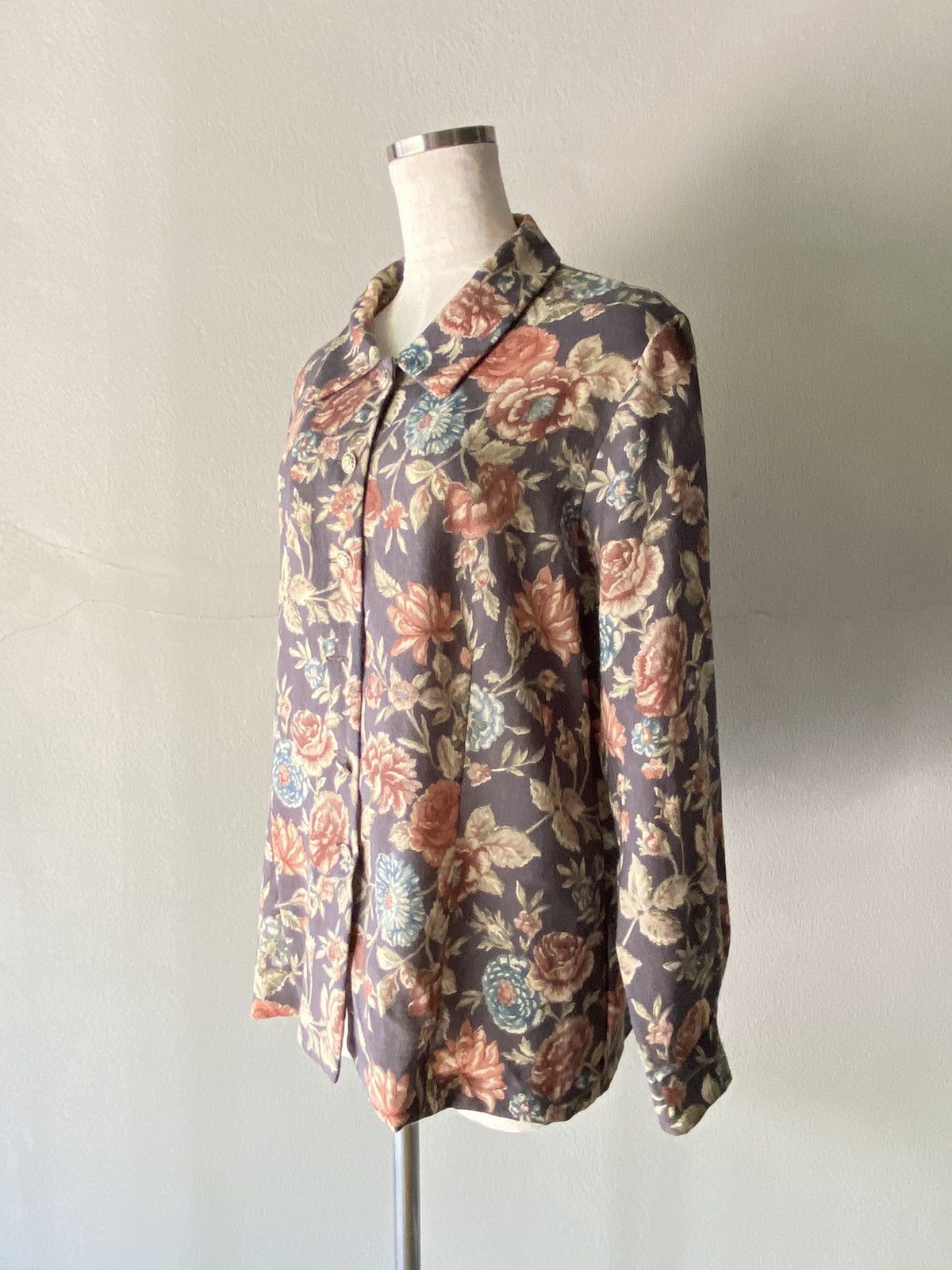 Burberry Burberrys Vintage Floral Button-Up Blouse in Charcoal Size XL / US 12-14 / IT 48-50 - 4 Thumbnail