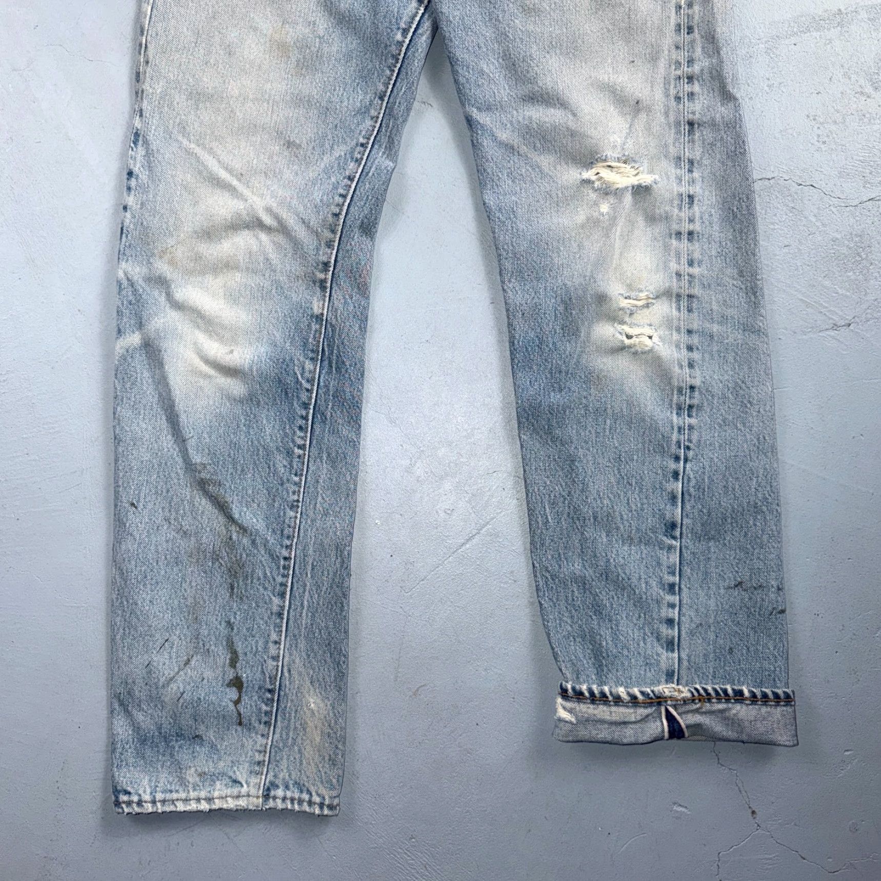 Levi's VINTAGE Levi's 501 Jeans Men Regular 31 Light Wash Blue 80s USA Distressed 5-Pocket Straight Denim 36in Inseam Button Closure Size US 31 - 3 Thumbnail