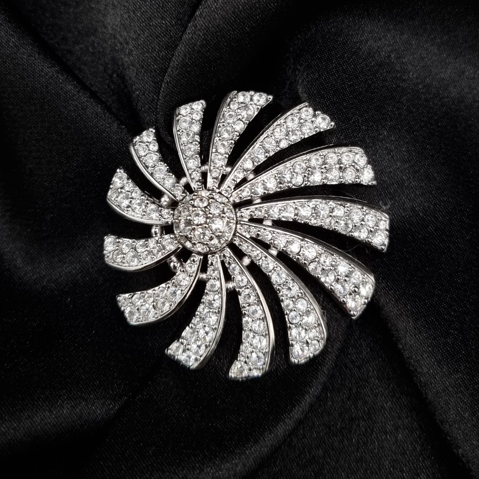 Swarovski Vintage Early 2000s SWAROVSKI Signed Crystal Swirl Brooch Pi Size ONE SIZE - 1 Thumbnail
