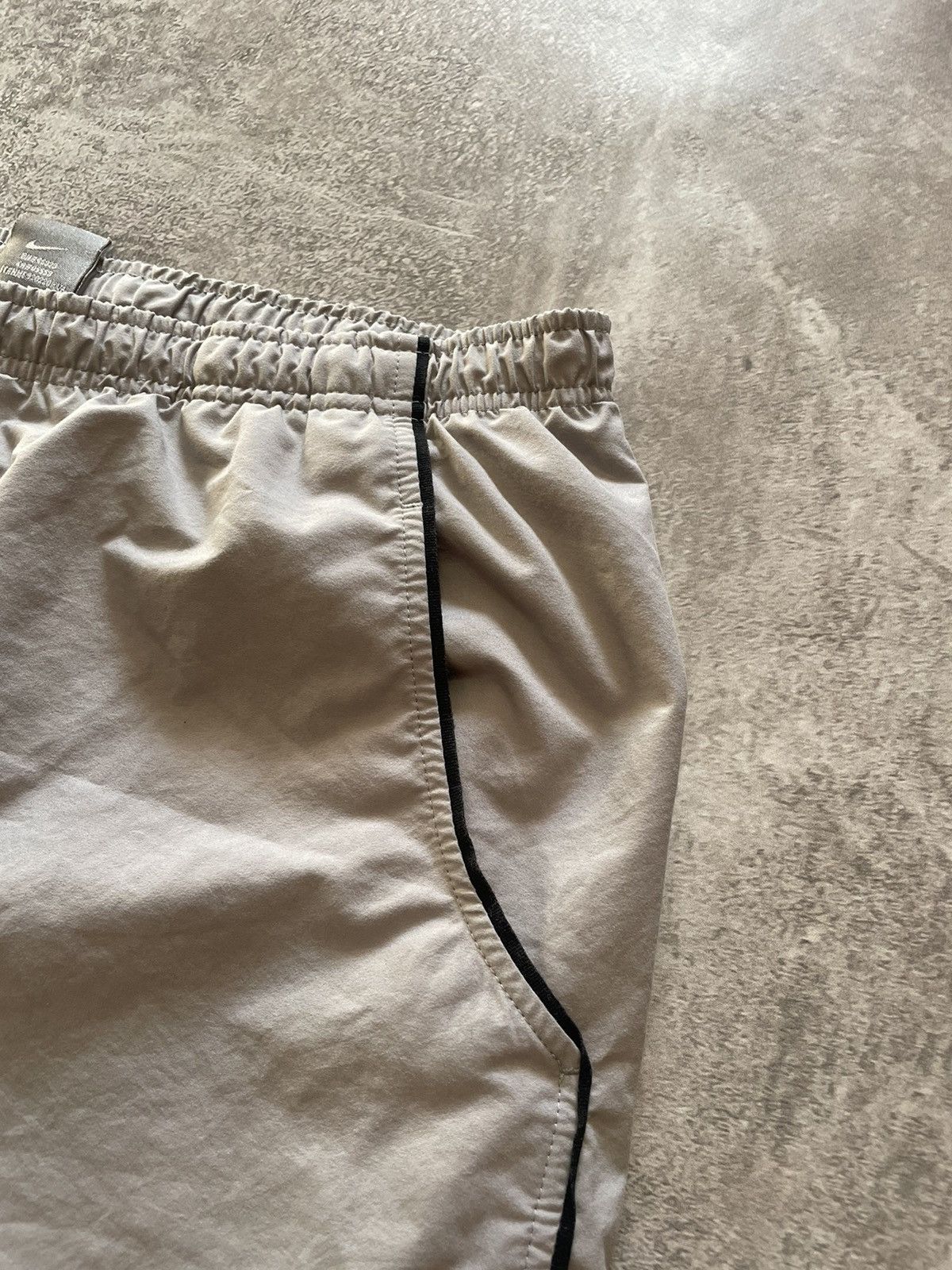 Nike × Vintage Vintage Nike Nylon Gray Shorts Swoosh Logo Y2K Size L Size US 34 / EU 50 - 3 Thumbnail